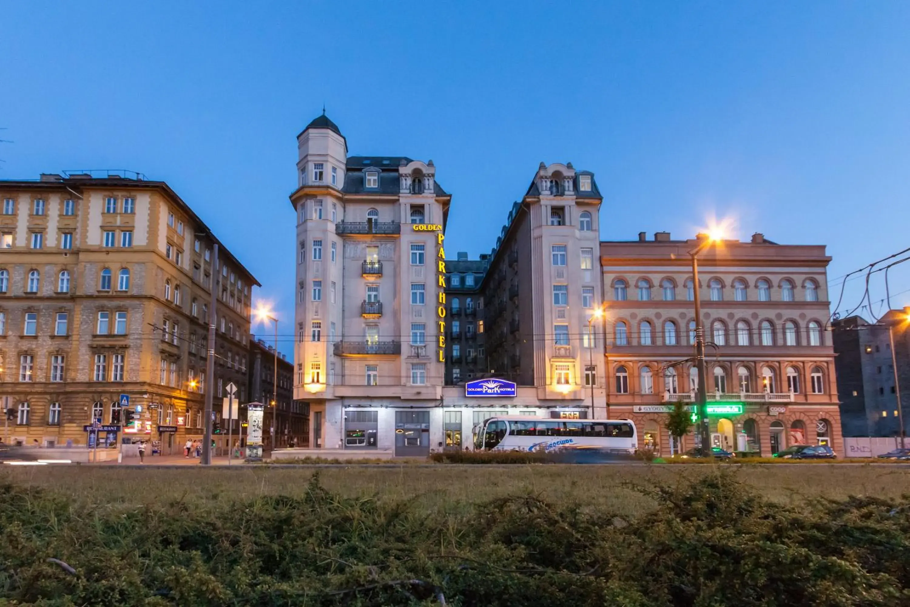 Facade/entrance in Hotel Golden Park Budapest