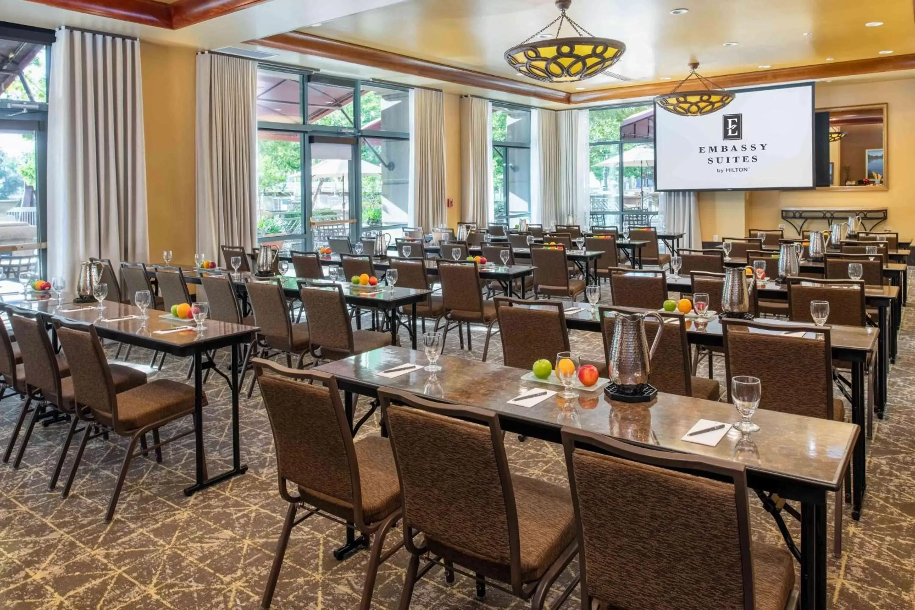 Meeting/conference room, Restaurant/Places to Eat in Embassy Suites by Hilton Sacramento Riverfront Promenade