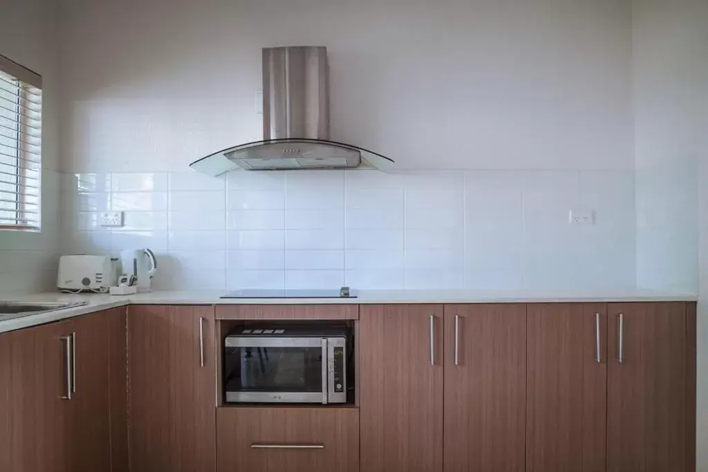 Kitchen or kitchenette, Kitchen/Kitchenette in Reef Resort Villas Port Douglas