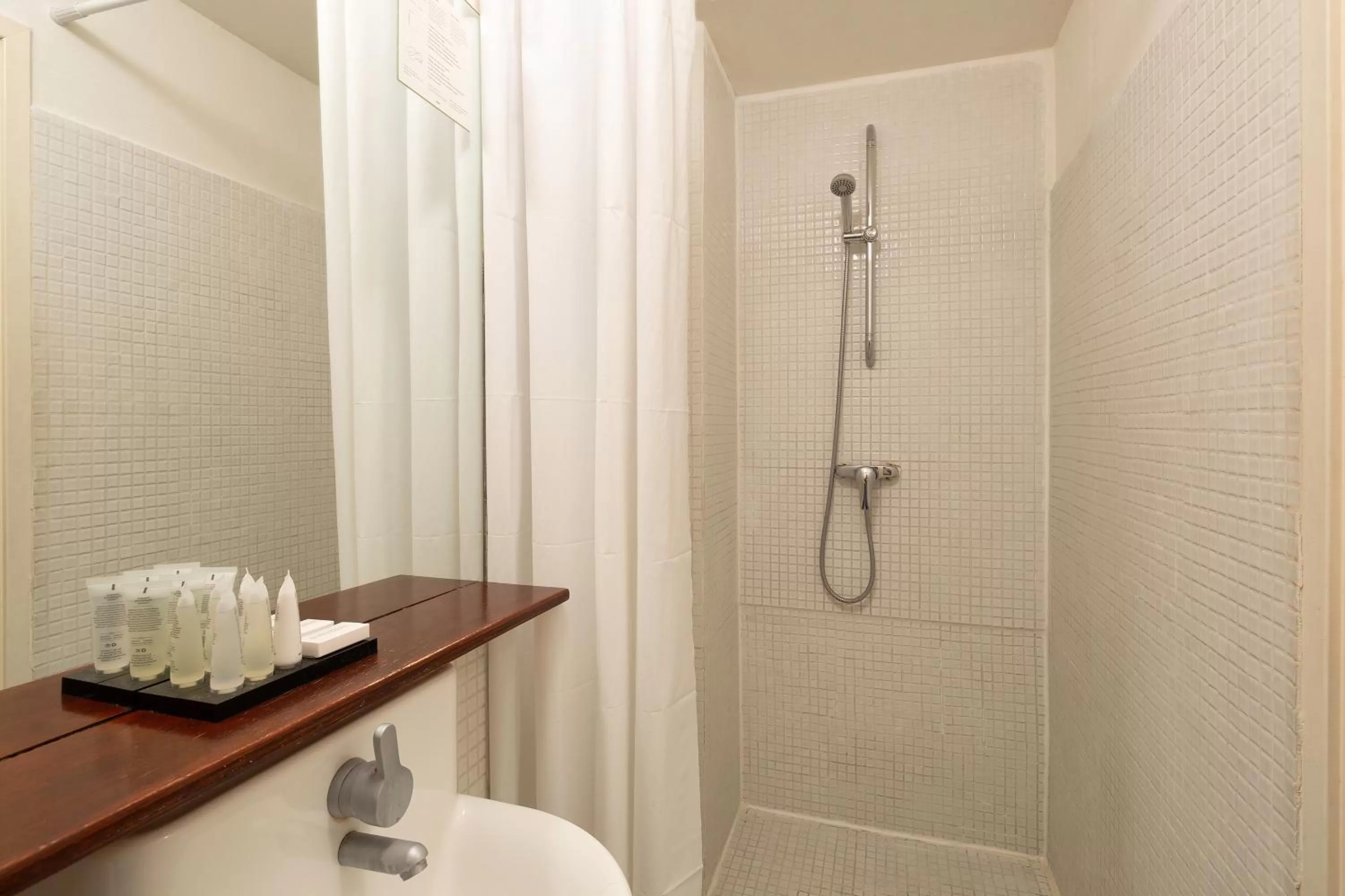 Bathroom in Amsterdam House Hotel