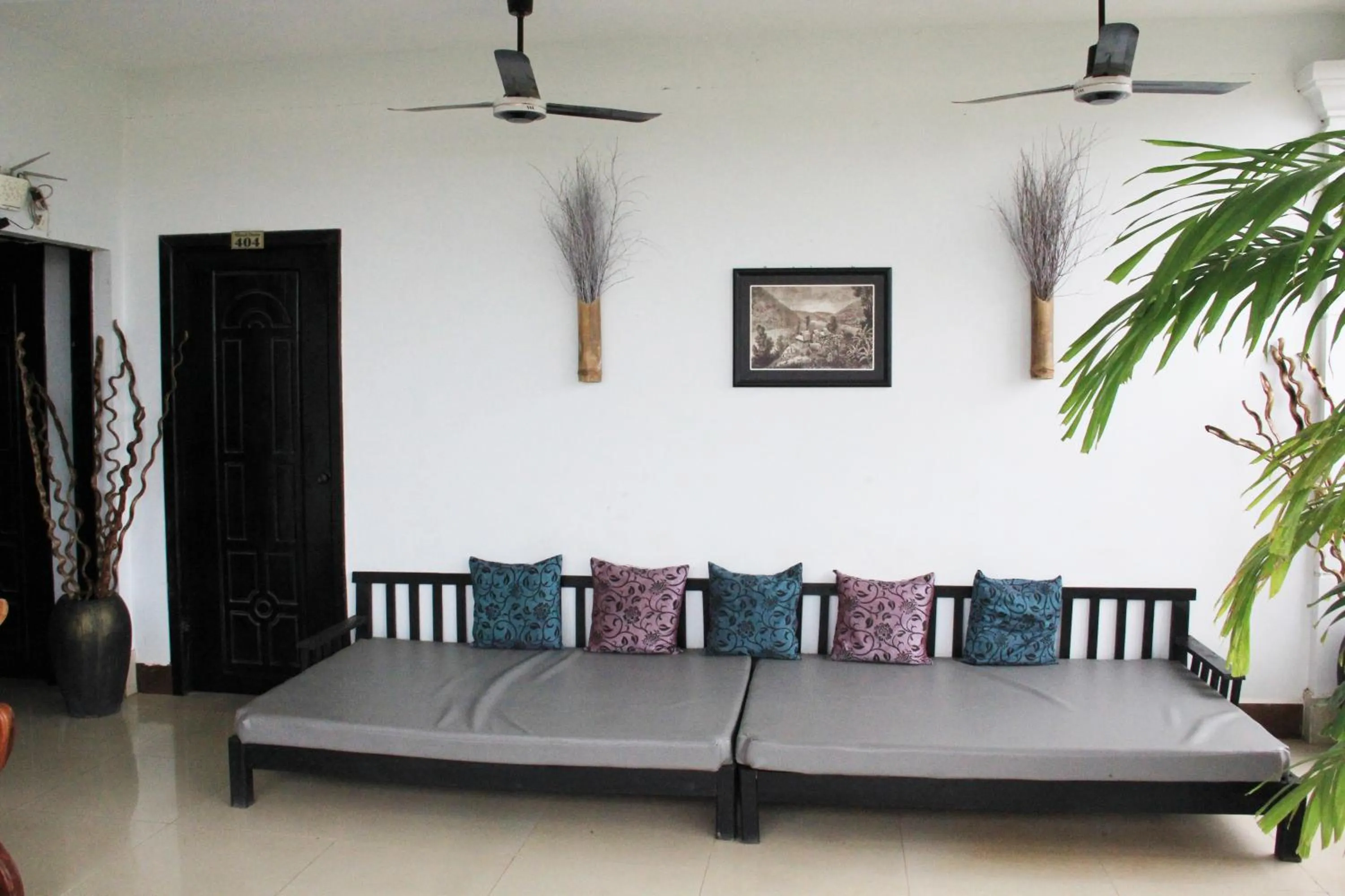 Seating area in Tropical Breeze