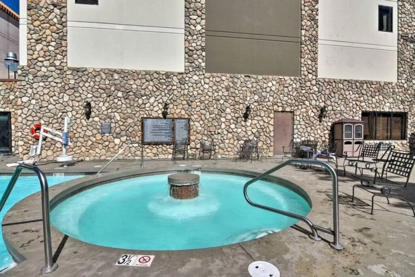 Hot Tub, Swimming Pool in Grand Lodge Crested Butte