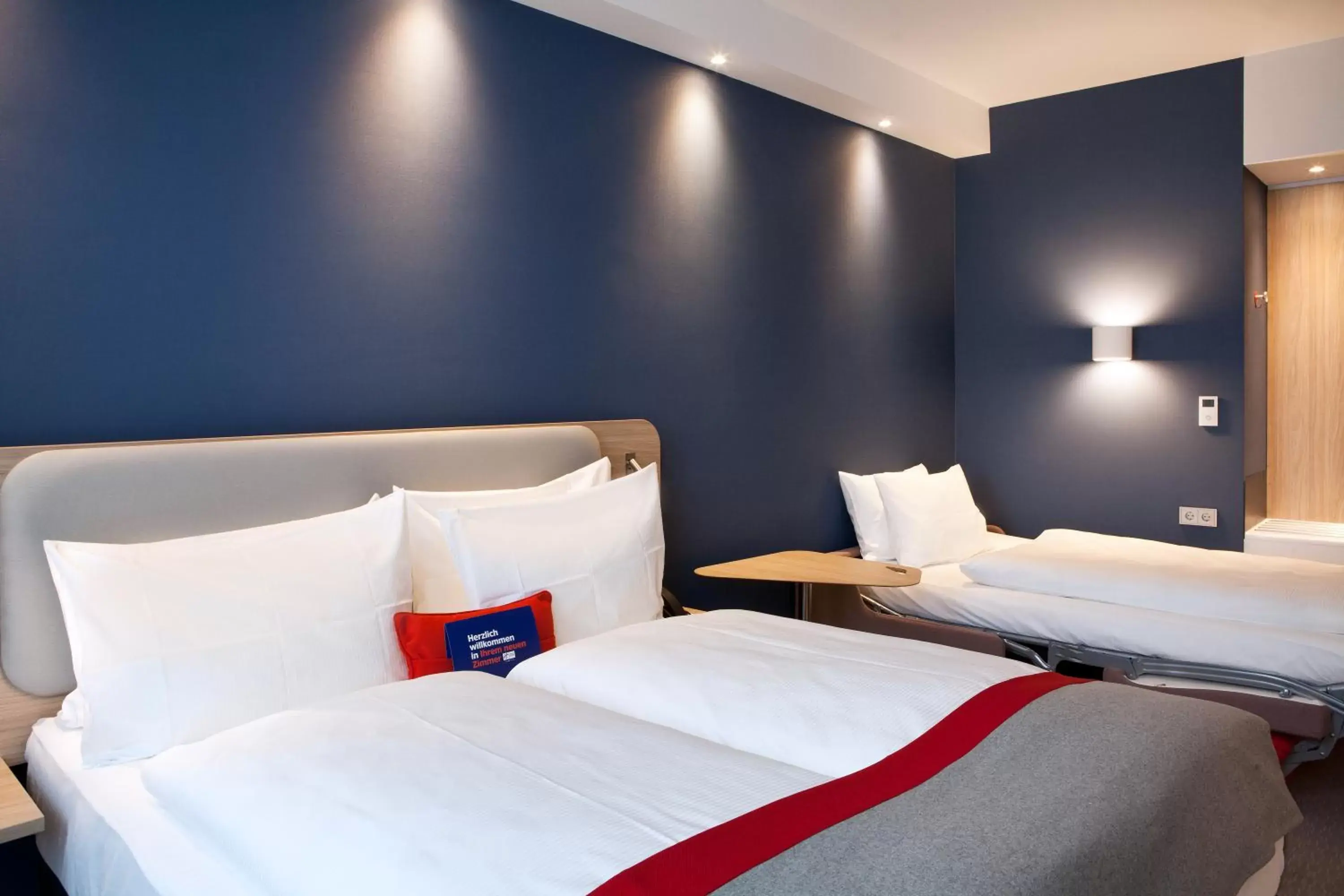 Bed in Holiday Inn Express - Saarbrücken, an IHG Hotel