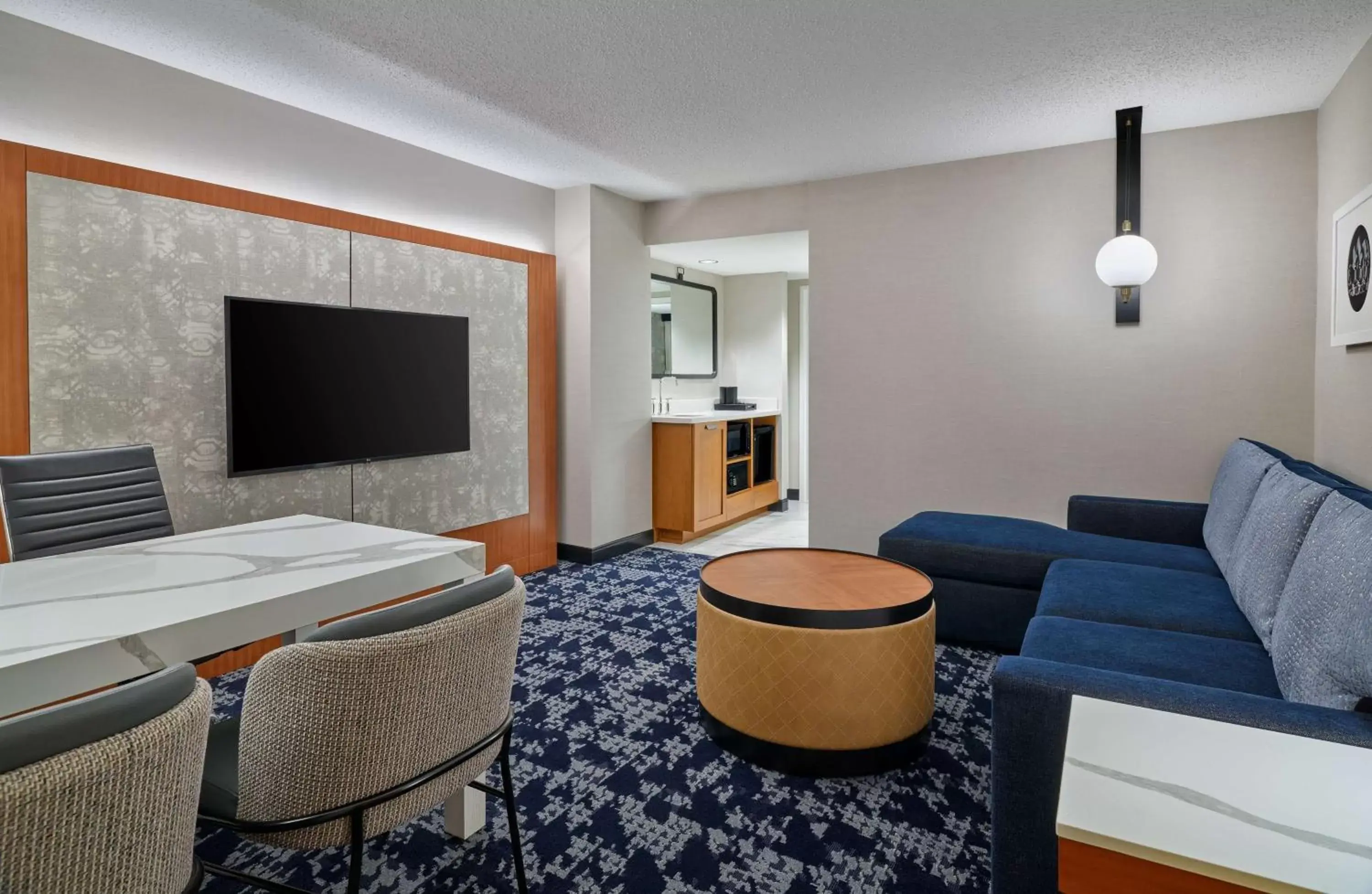 Bedroom, Seating Area in Embassy Suites by Hilton Washington DC Convention Center