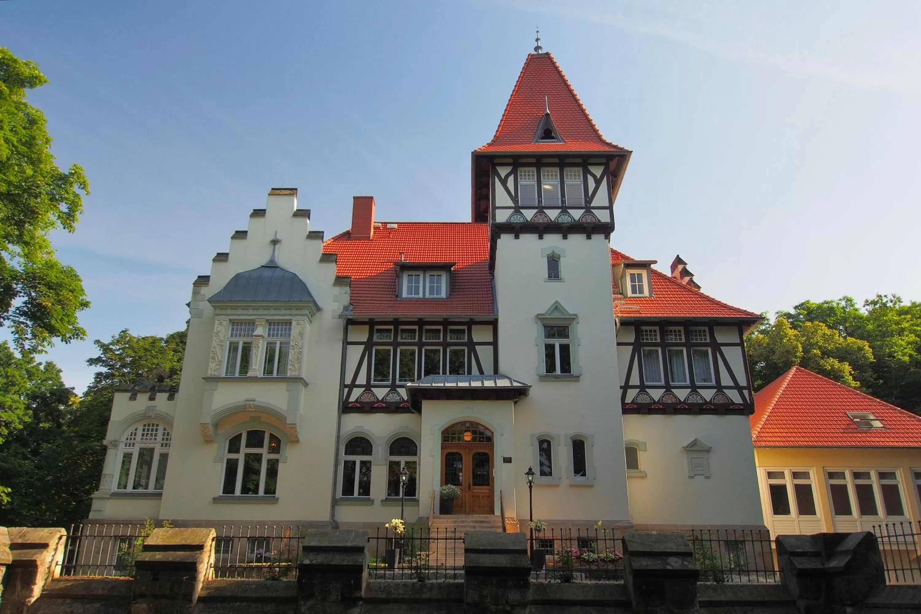 Property building in Hotel Schlossvilla Derenburg