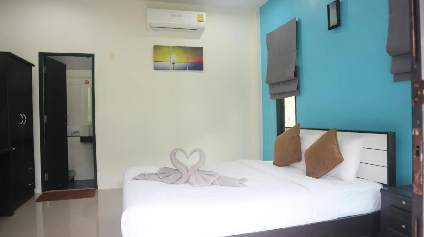 Bed in Lanta Memory Resort - SHA Plus