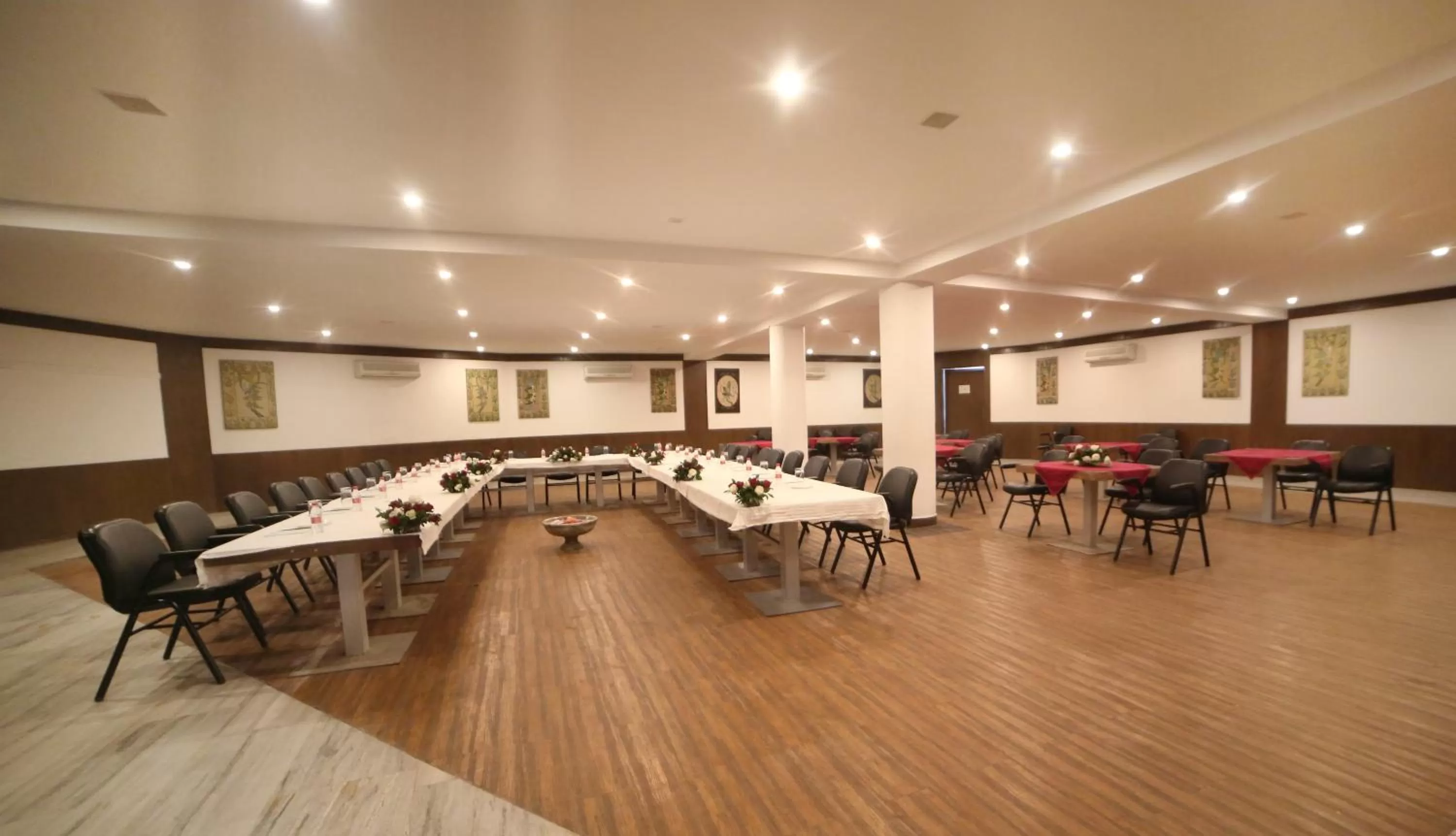 Business facilities in Jaisamand Island Resort