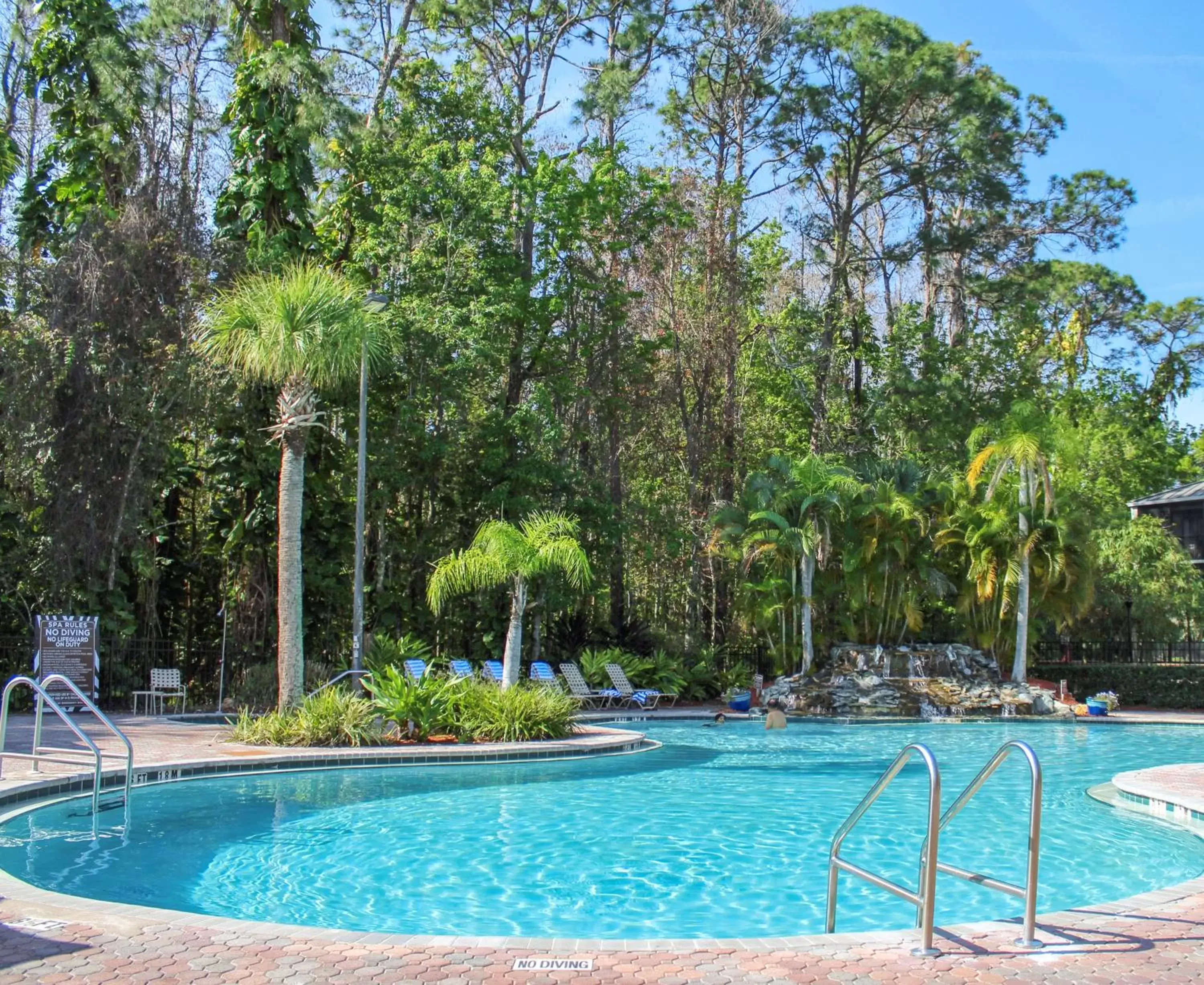 Swimming Pool in Parkway International Resort