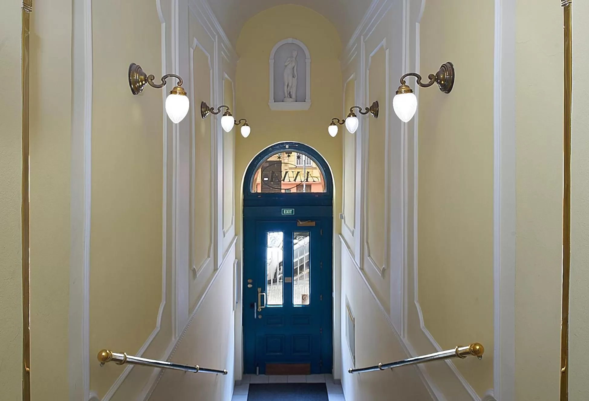 Facade/entrance in Anna Hotel