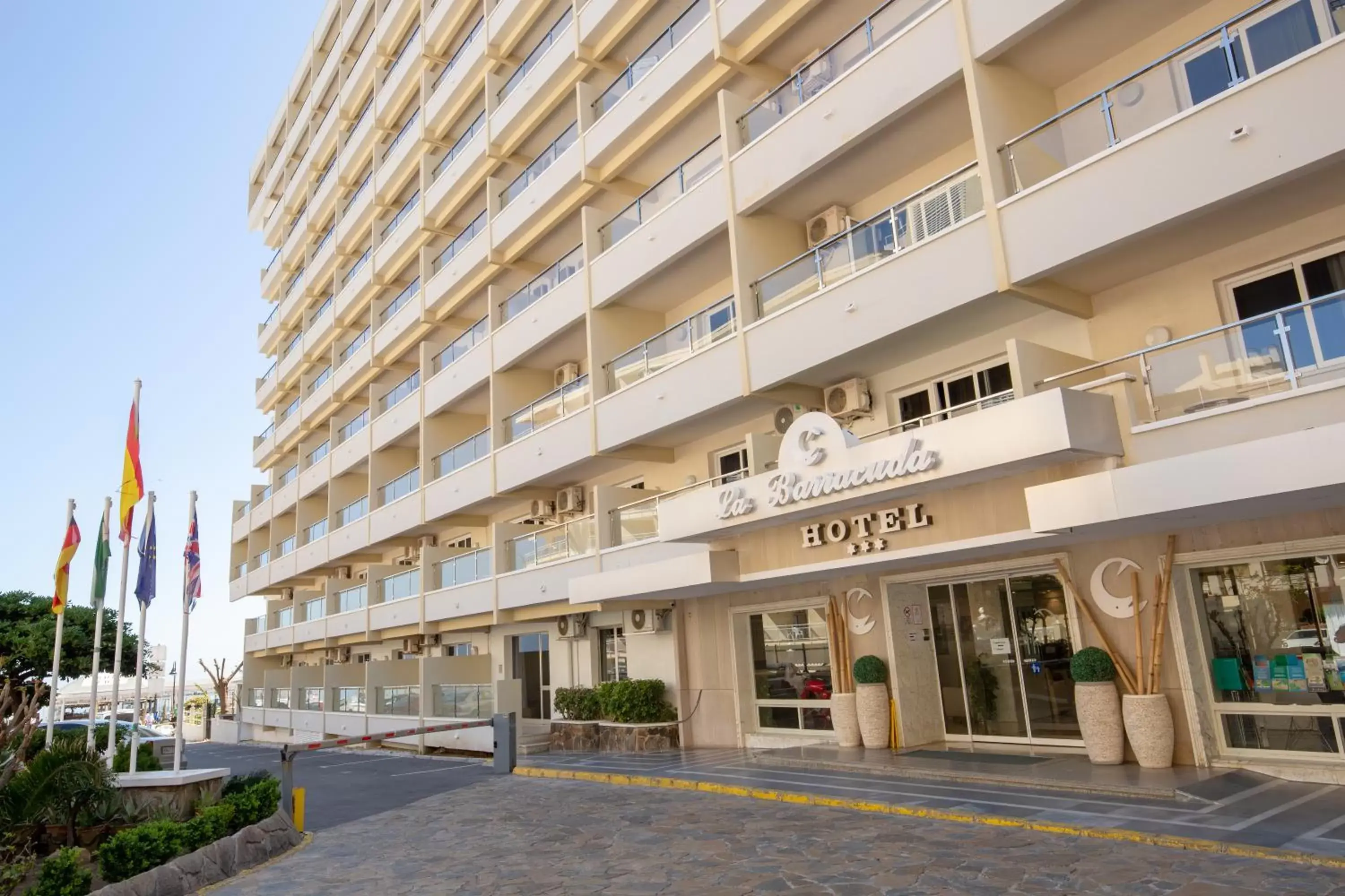 Facade/entrance, Property Building in La Barracuda