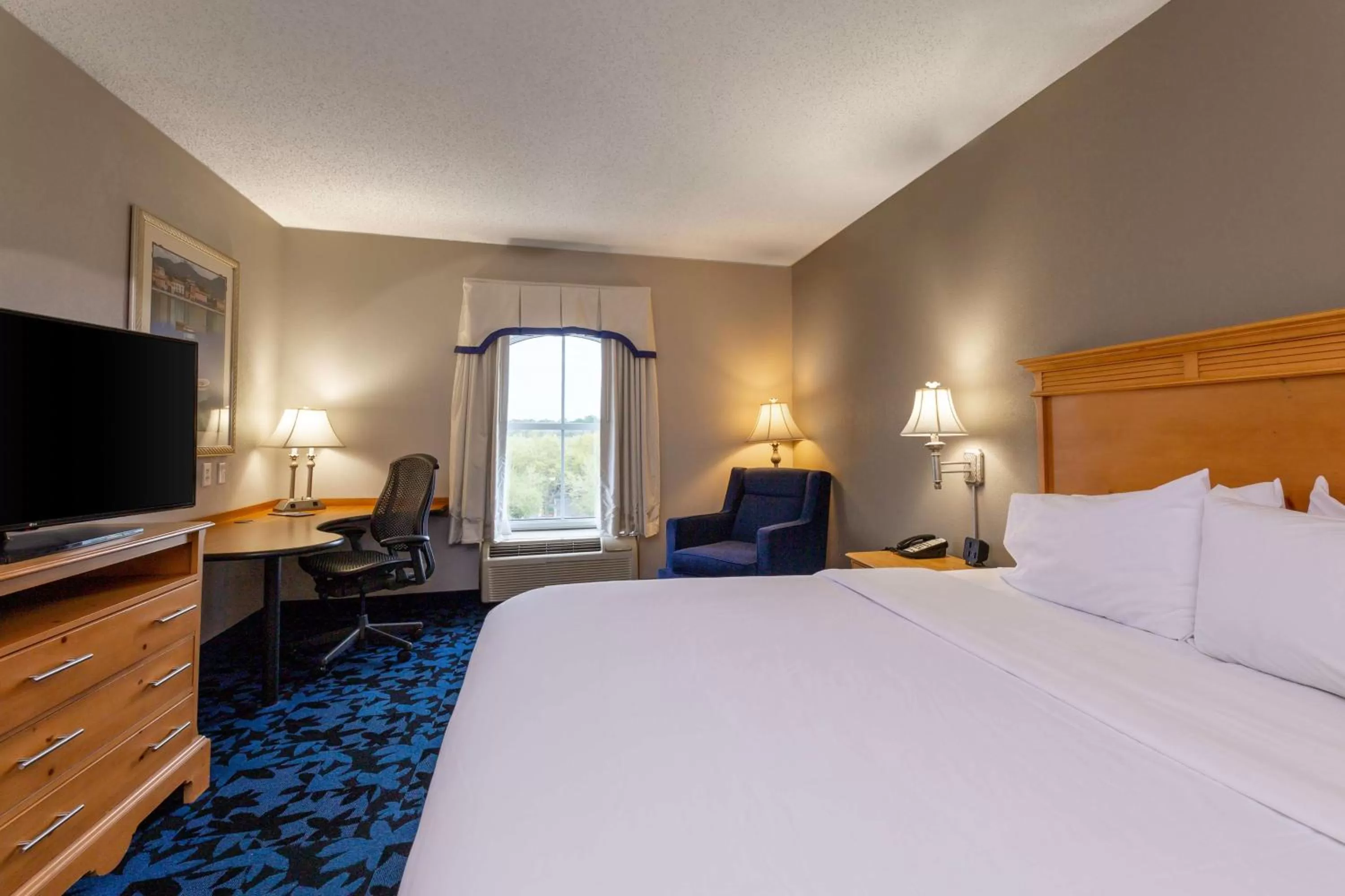 Bedroom, Bed in Hampton Inn & Suites Jacksonville Deerwood Park