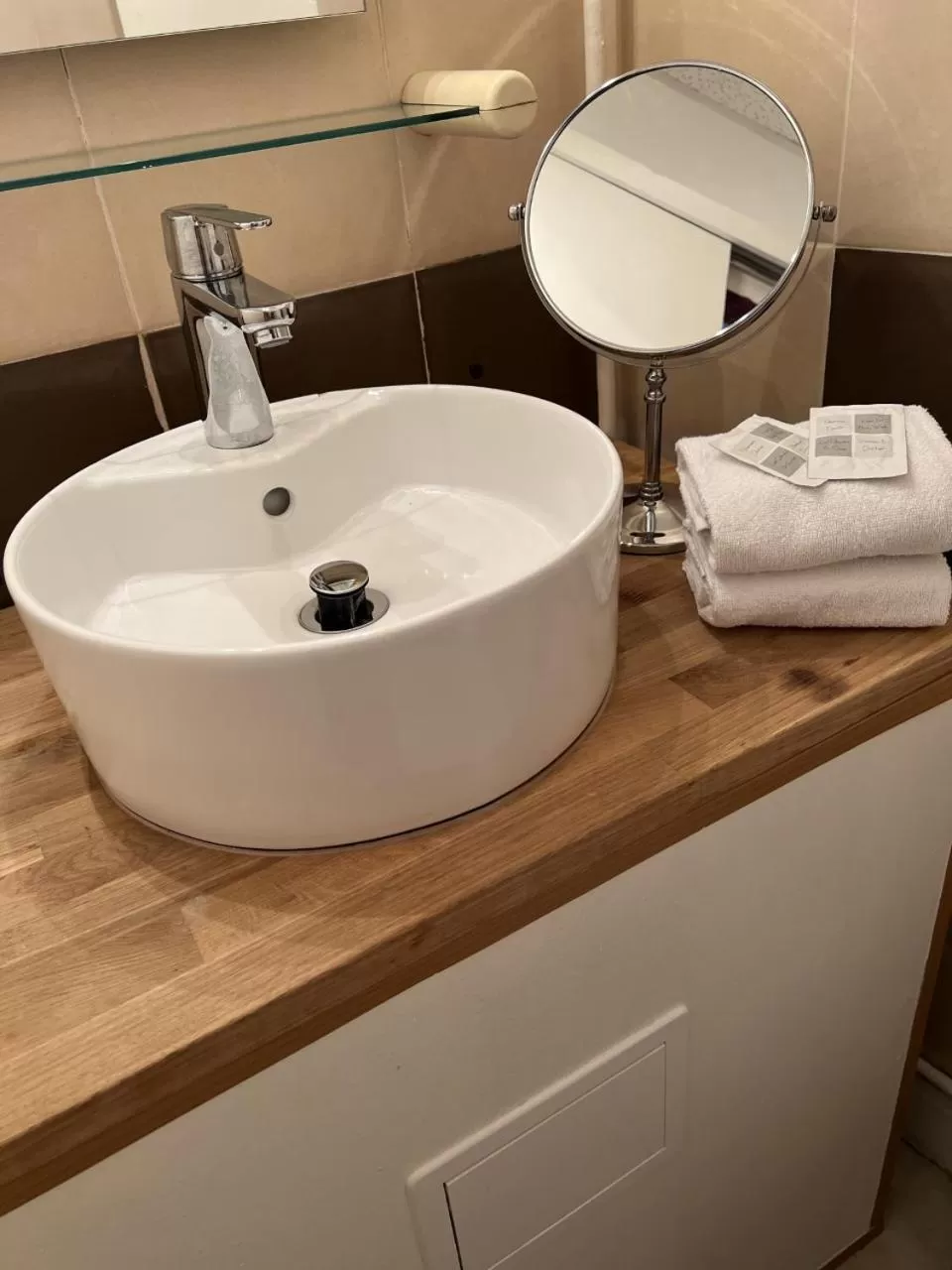 Bathroom in Hôtel Abalone - Centre Gare