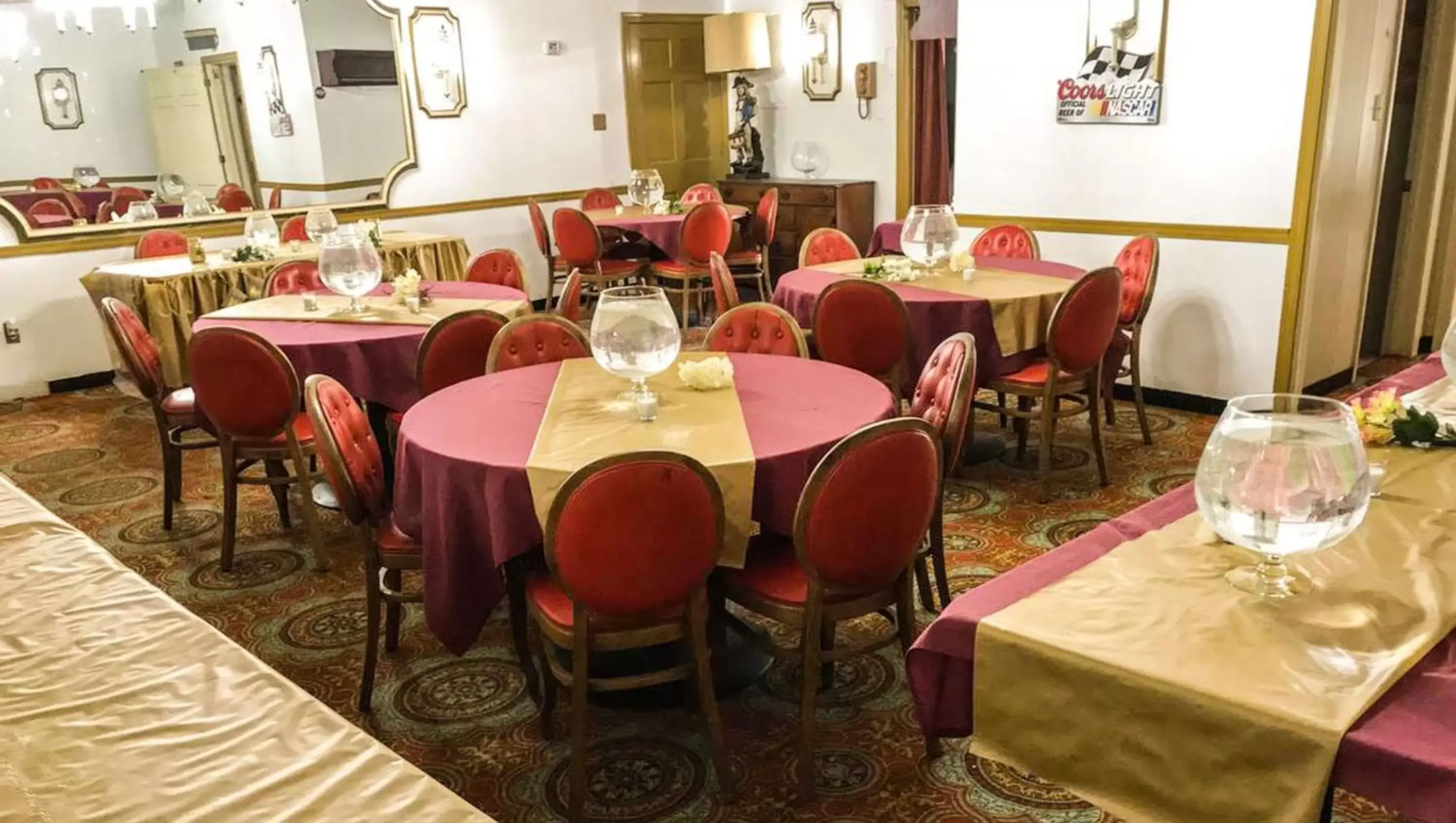 Banquet/Function facilities, Restaurant/Places to Eat in Relax Inn Altoona