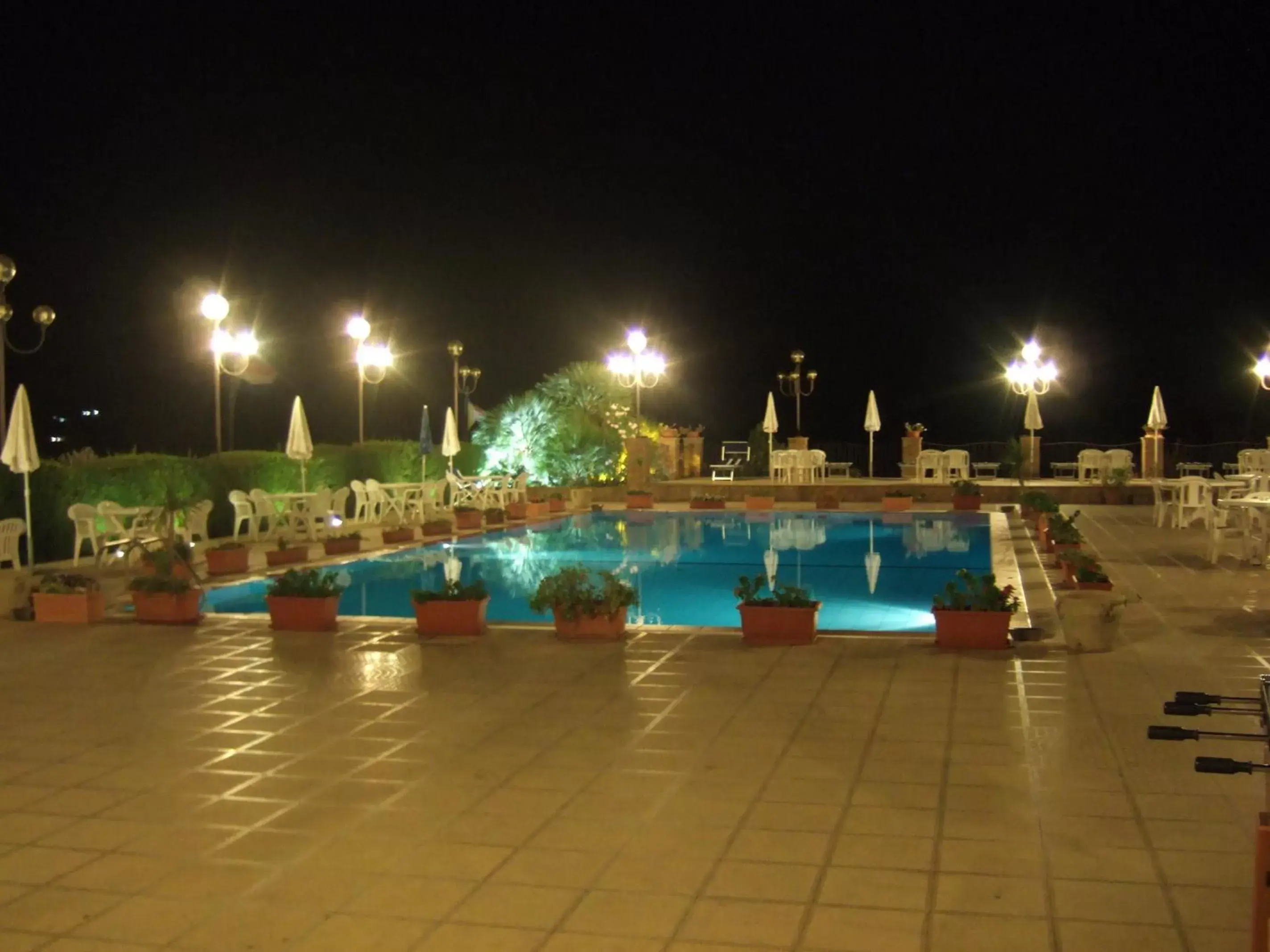 Banquet/Function facilities, Swimming Pool in Riviera Hotel