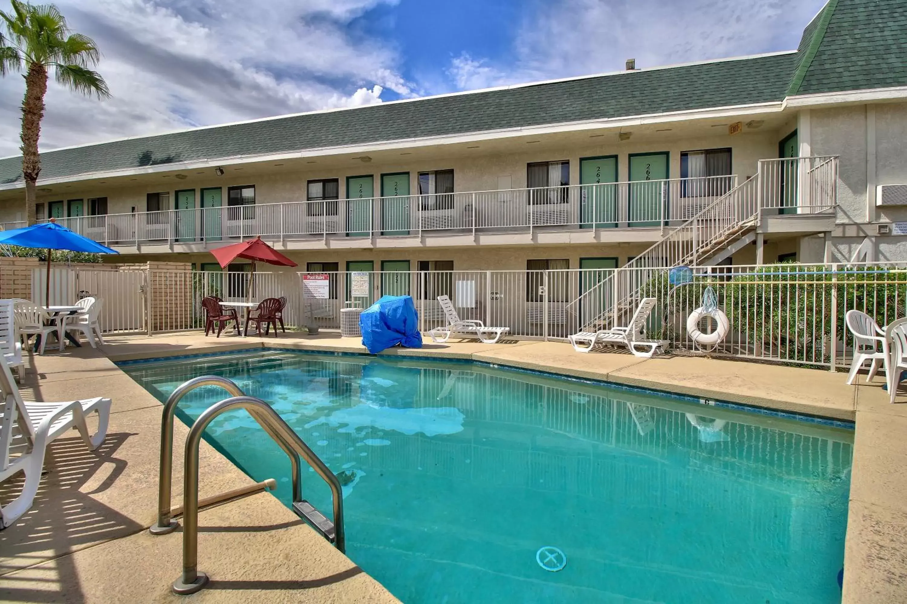 Swimming Pool in Motel 6-Yuma, AZ - East