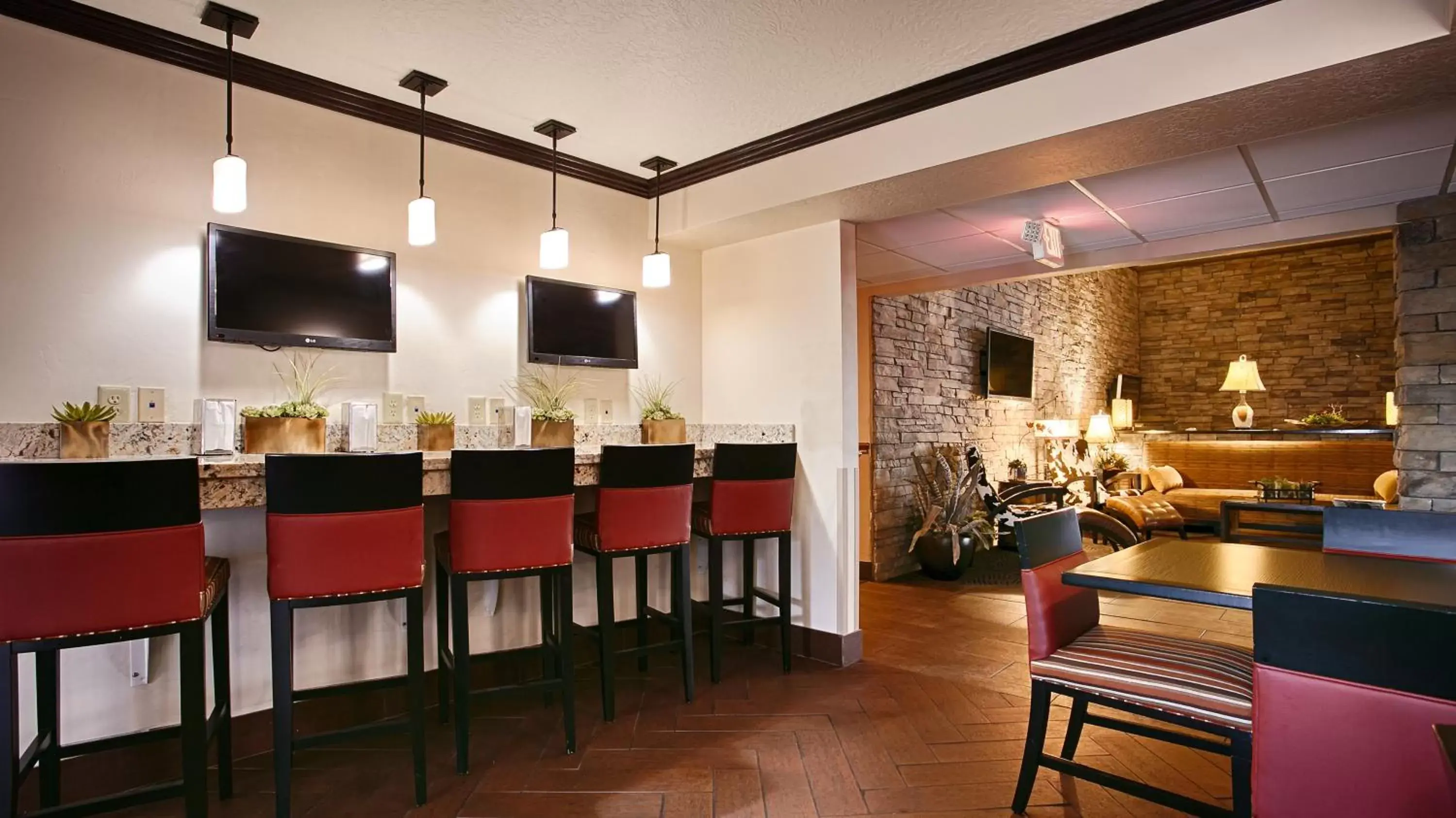 Restaurant/Places to Eat in Park Inn by Radisson Salt Lake City -Midvale