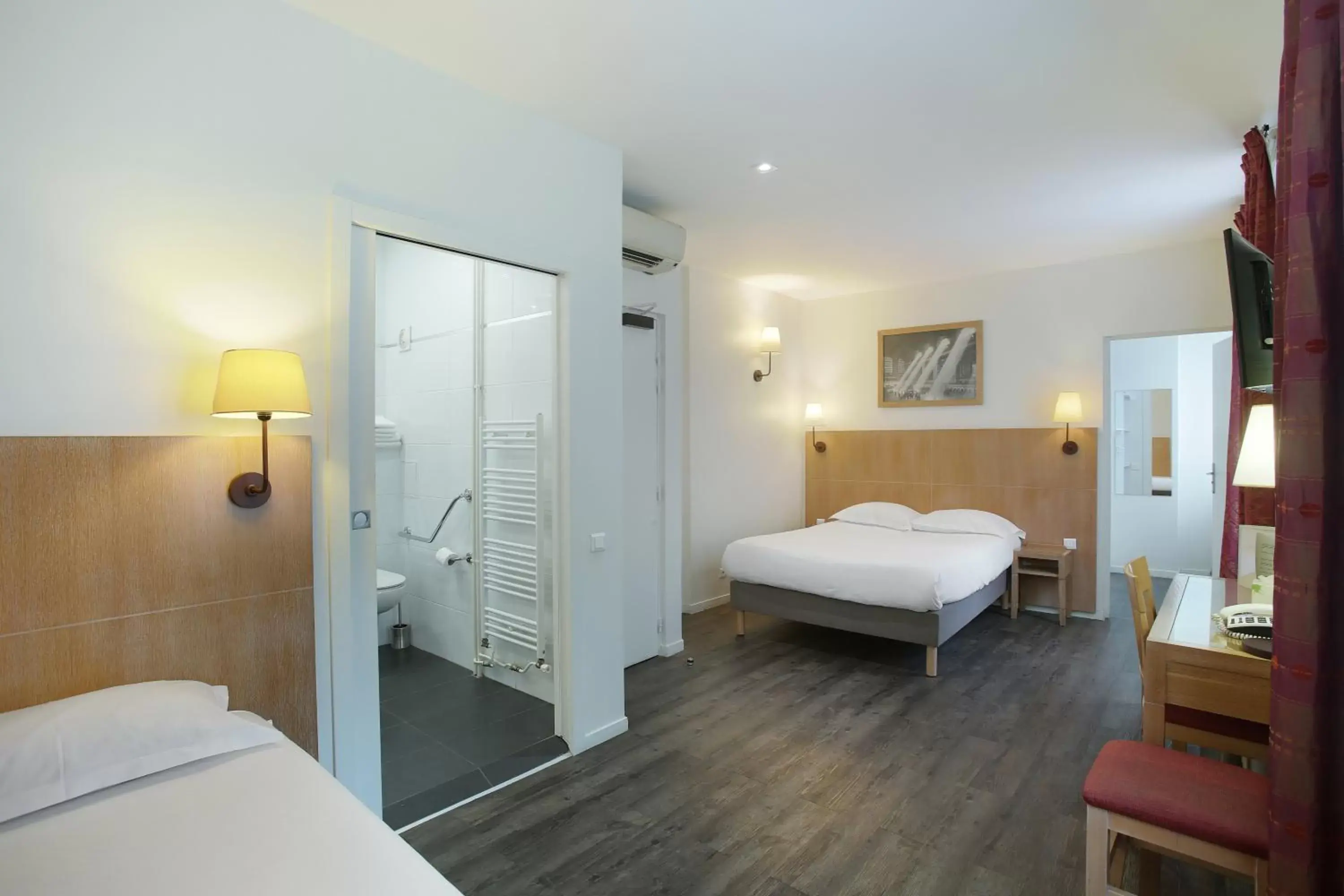 Bedroom, Bathroom in Hotel Gabriel Issy Paris