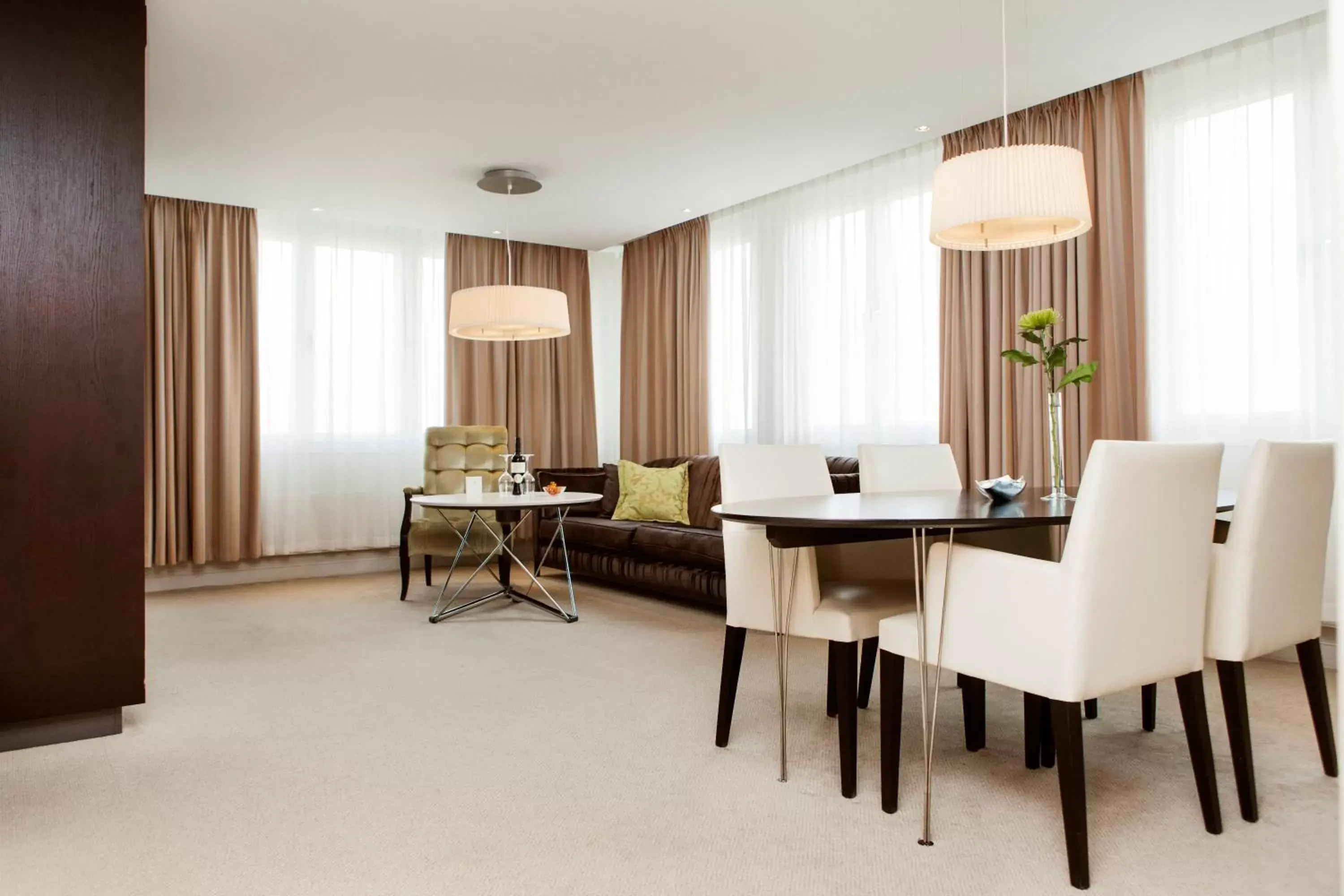 Living room, Dining Area in Elite Park Avenue Hotel