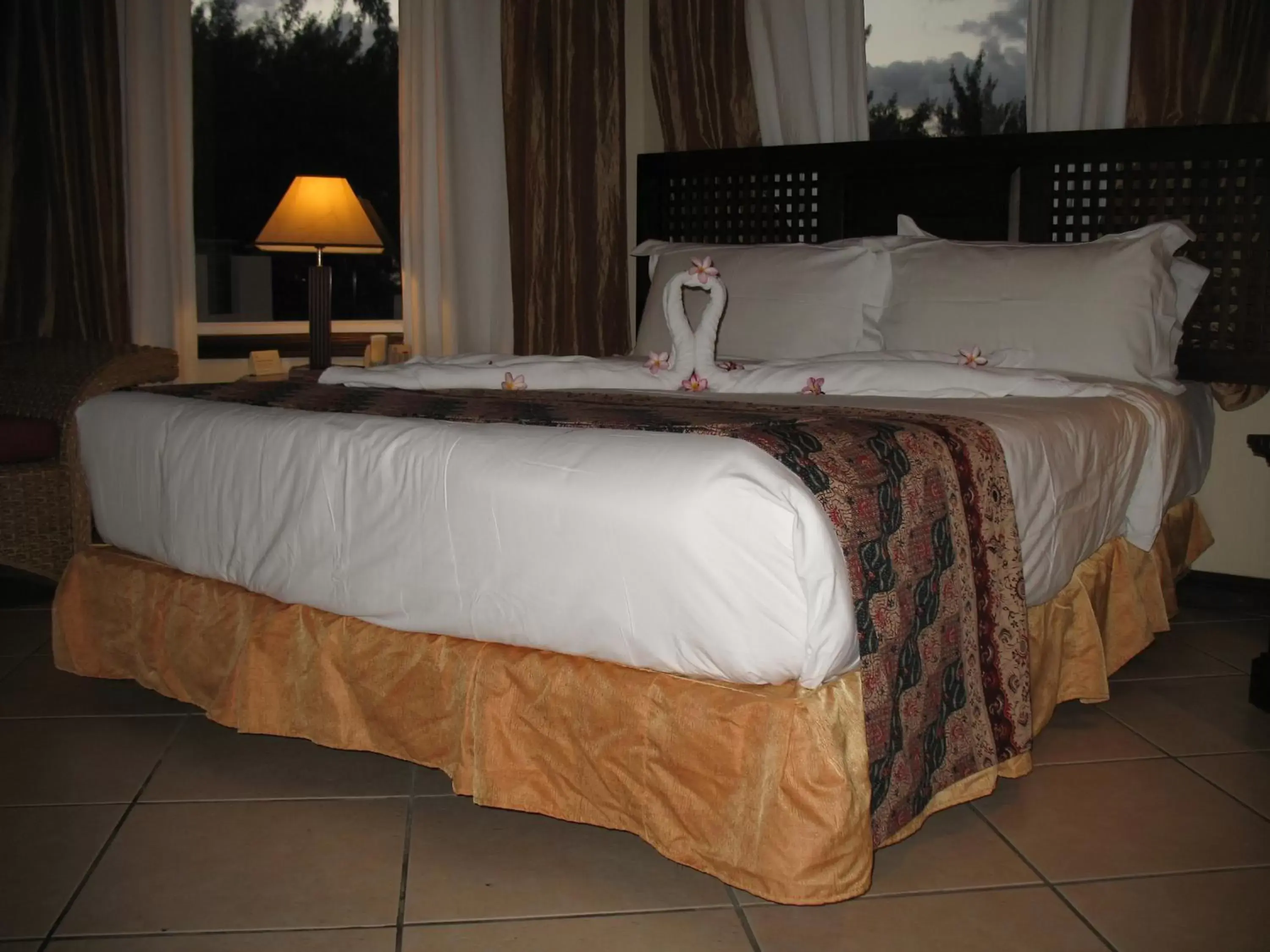 Photo of the whole room, Bed in Aanari Hotel & Spa