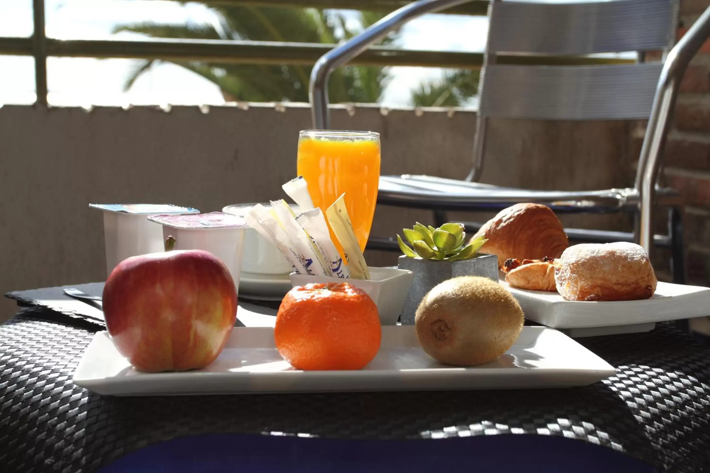 Balcony/Terrace, Breakfast in Hotel Albahia Alicante