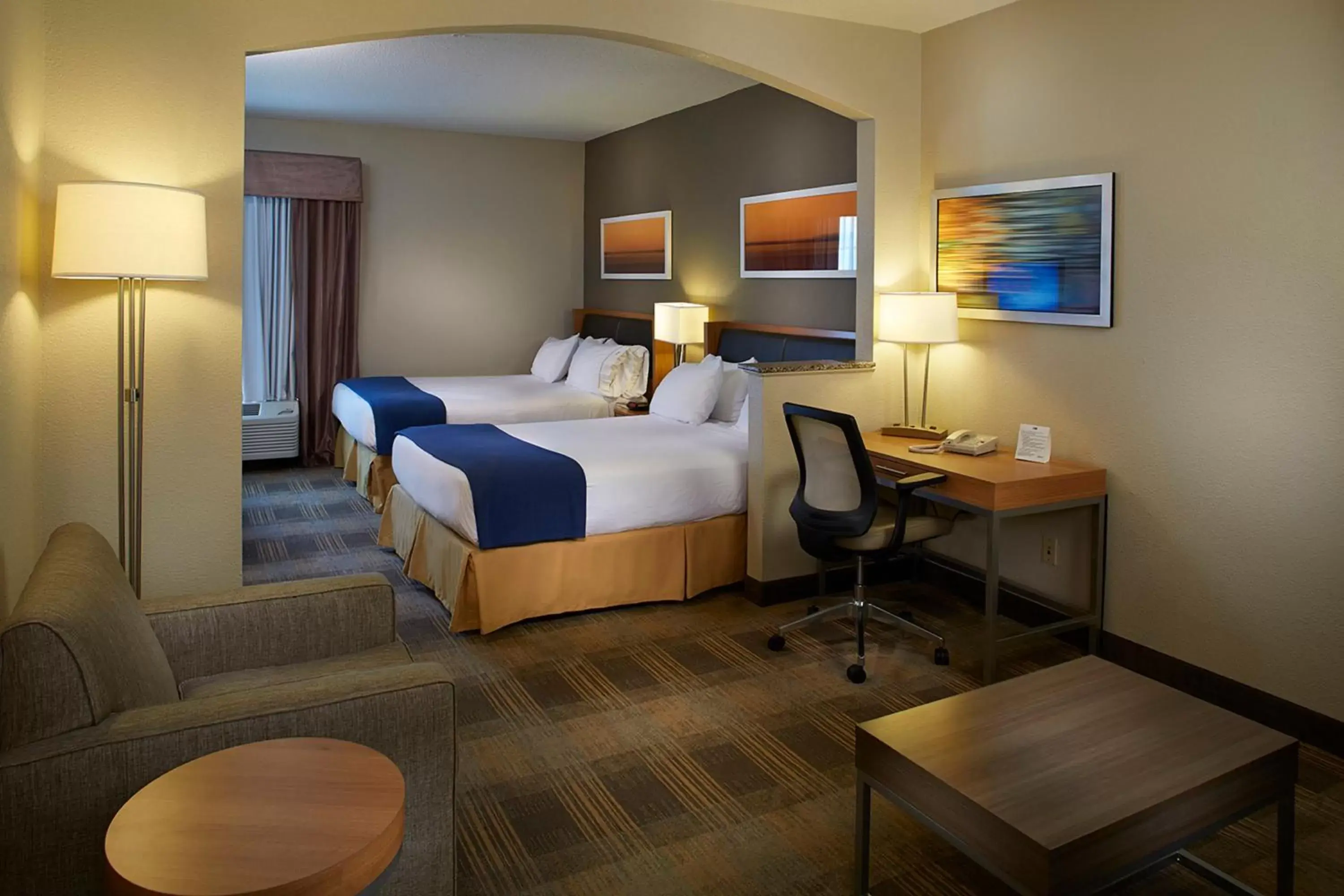 Photo of the whole room, Bed in Holiday Inn Express Hotel & Suites Orangeburg, an IHG Hotel