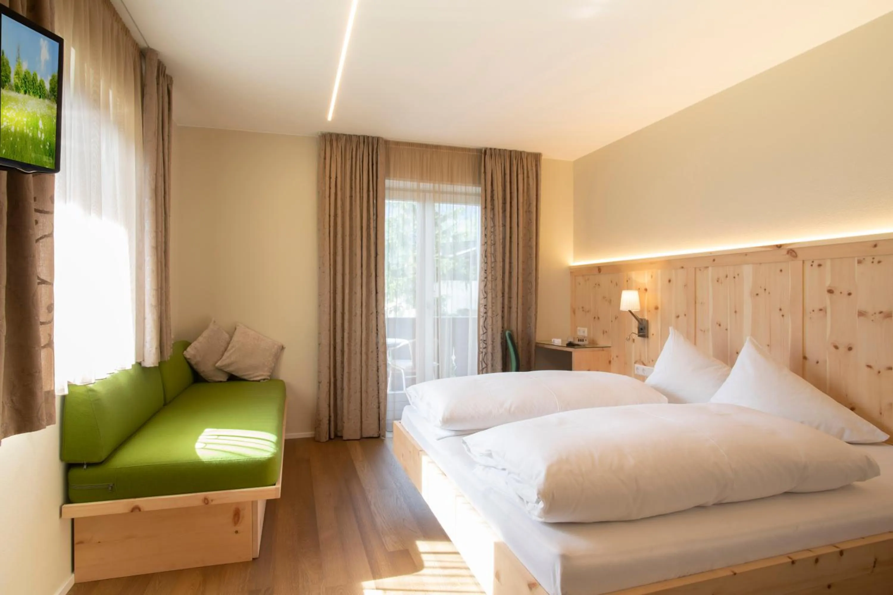 Photo of the whole room, Bed in Bed&Breakfast Pension Hilpold