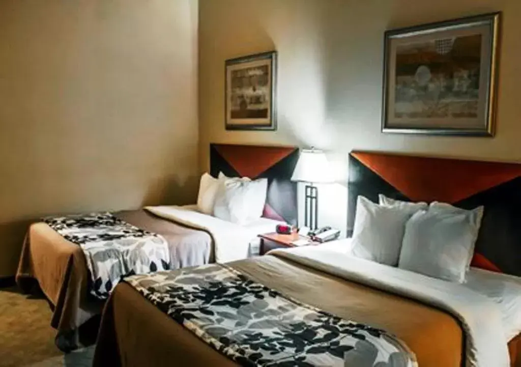Queen Room with Two Queen Beds - Non-Smoking in Sleep Inn & Suites Redmond