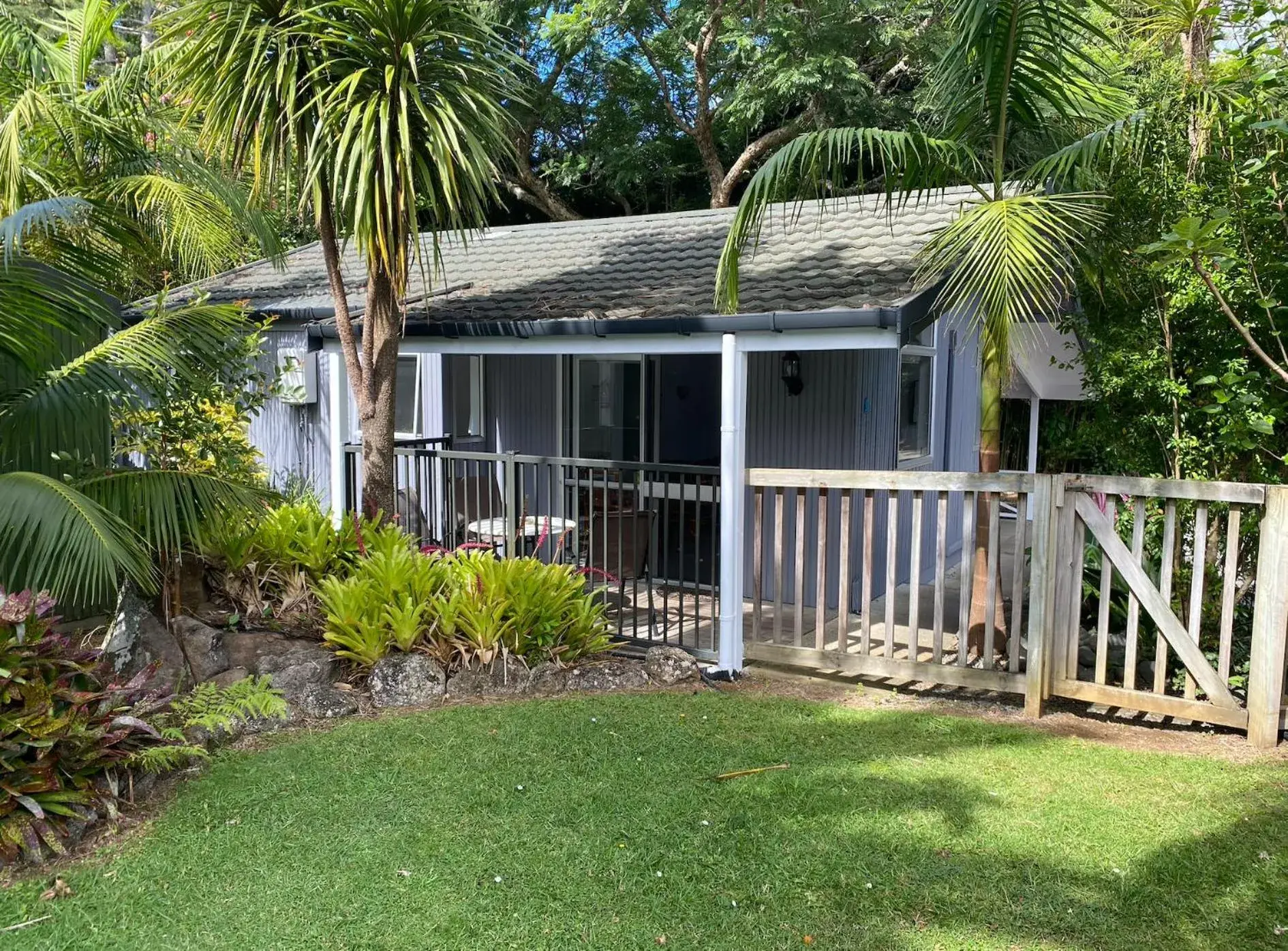 Property Building in Colonial House Motel