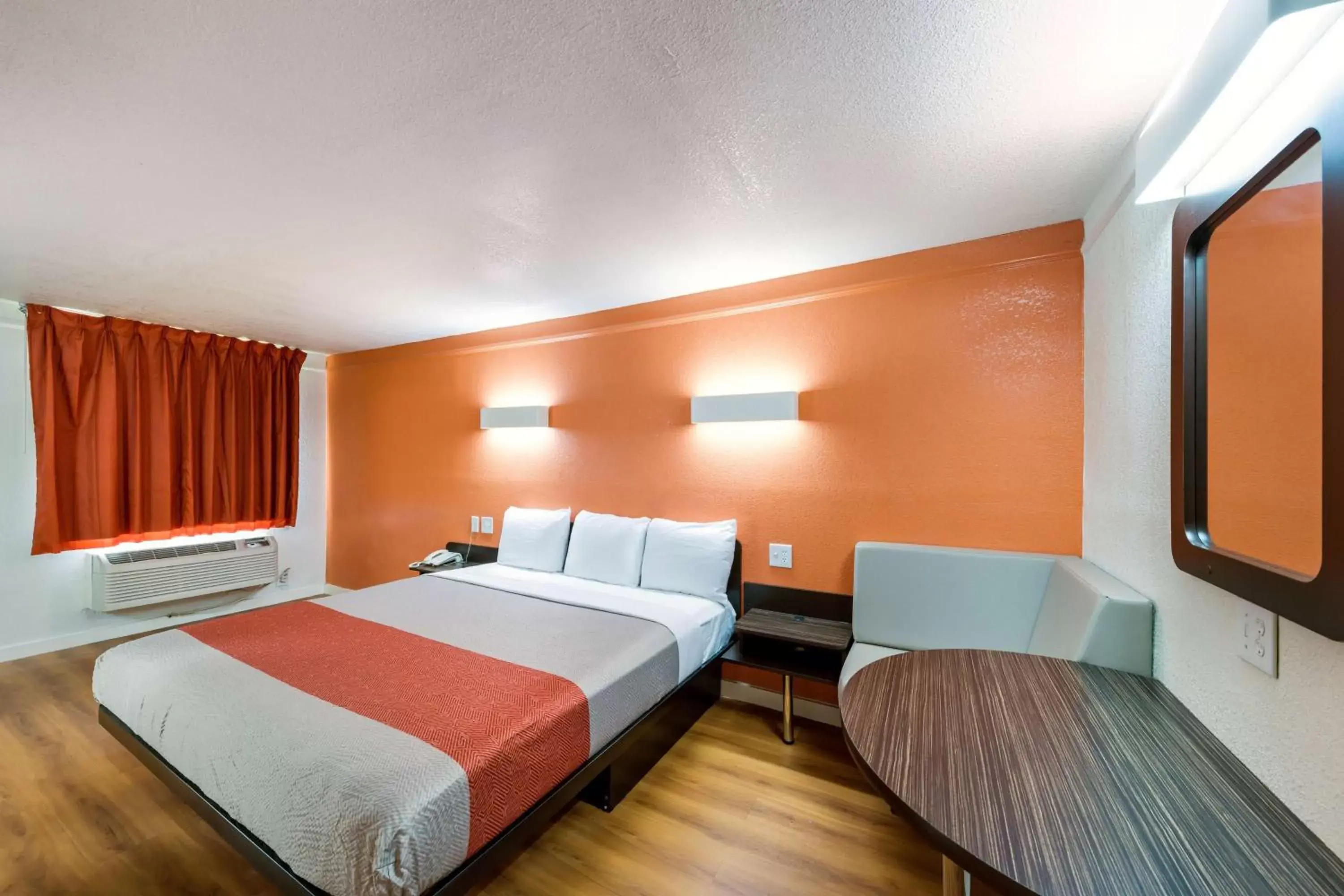 Photo of the whole room, Bed in Motel 6-Dallas, TX - Farmers Branch