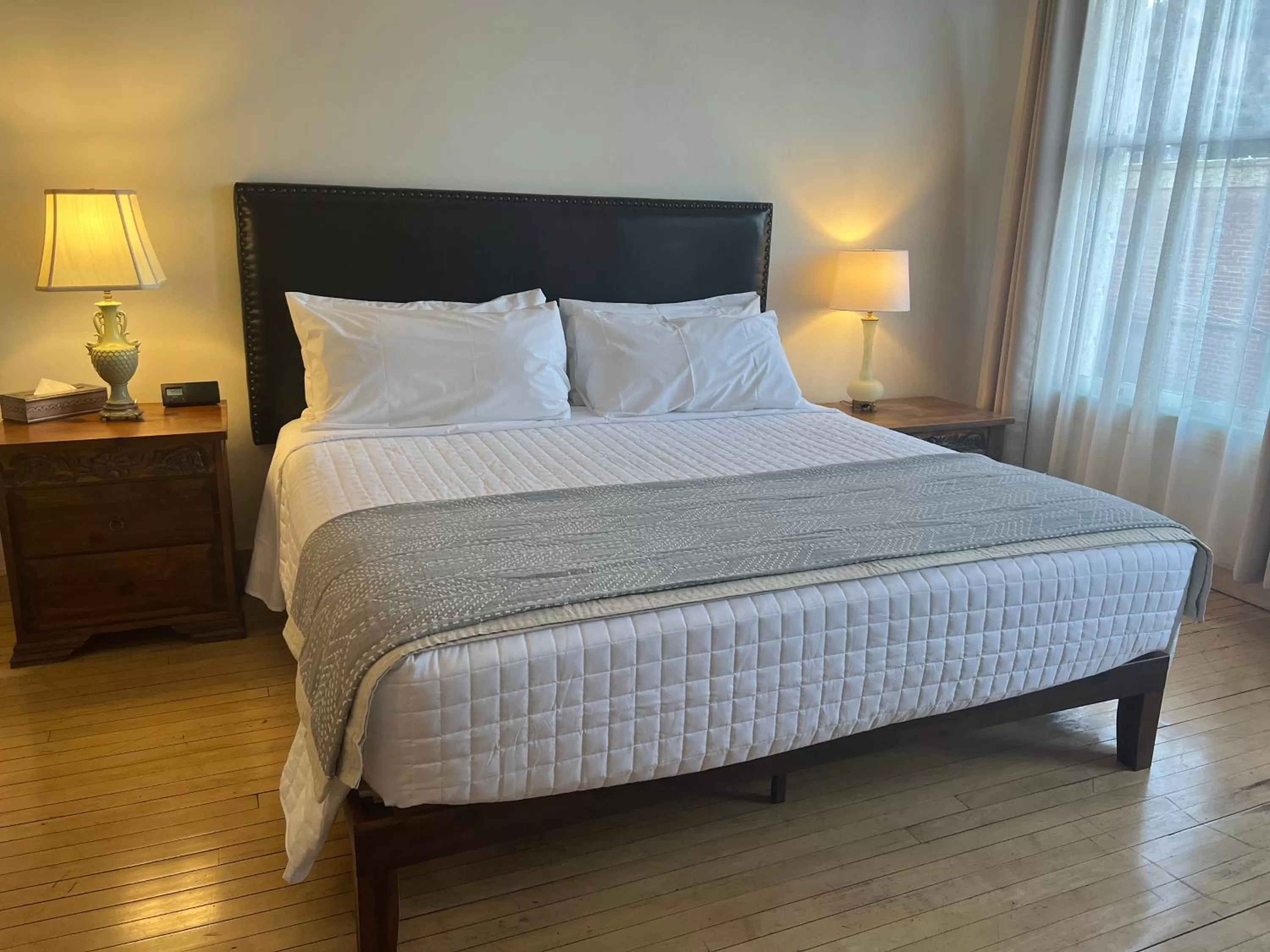 Bedroom, Bed in Canyon Rose Hotel