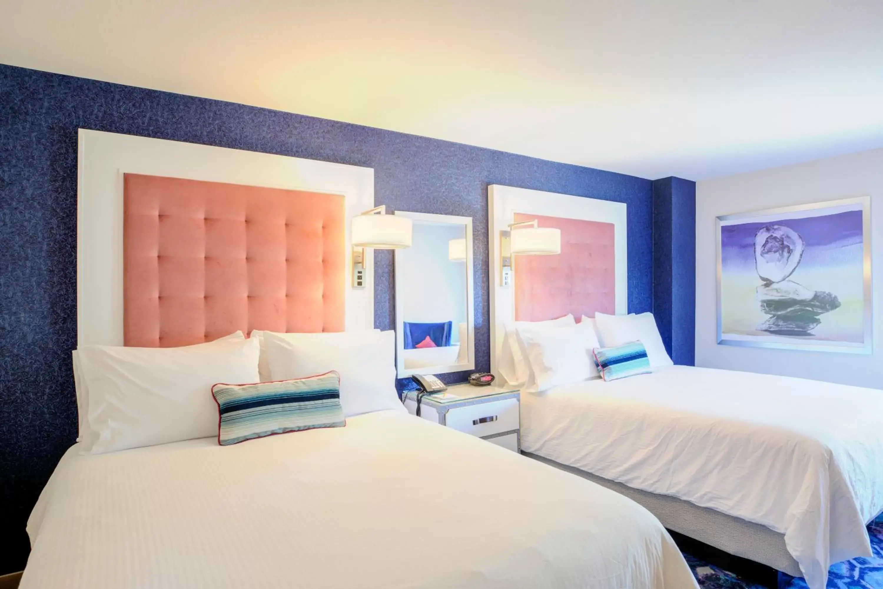 Photo of the whole room, Bed in Hotel Indigo Charleston - Mount Pleasant, an IHG Hotel