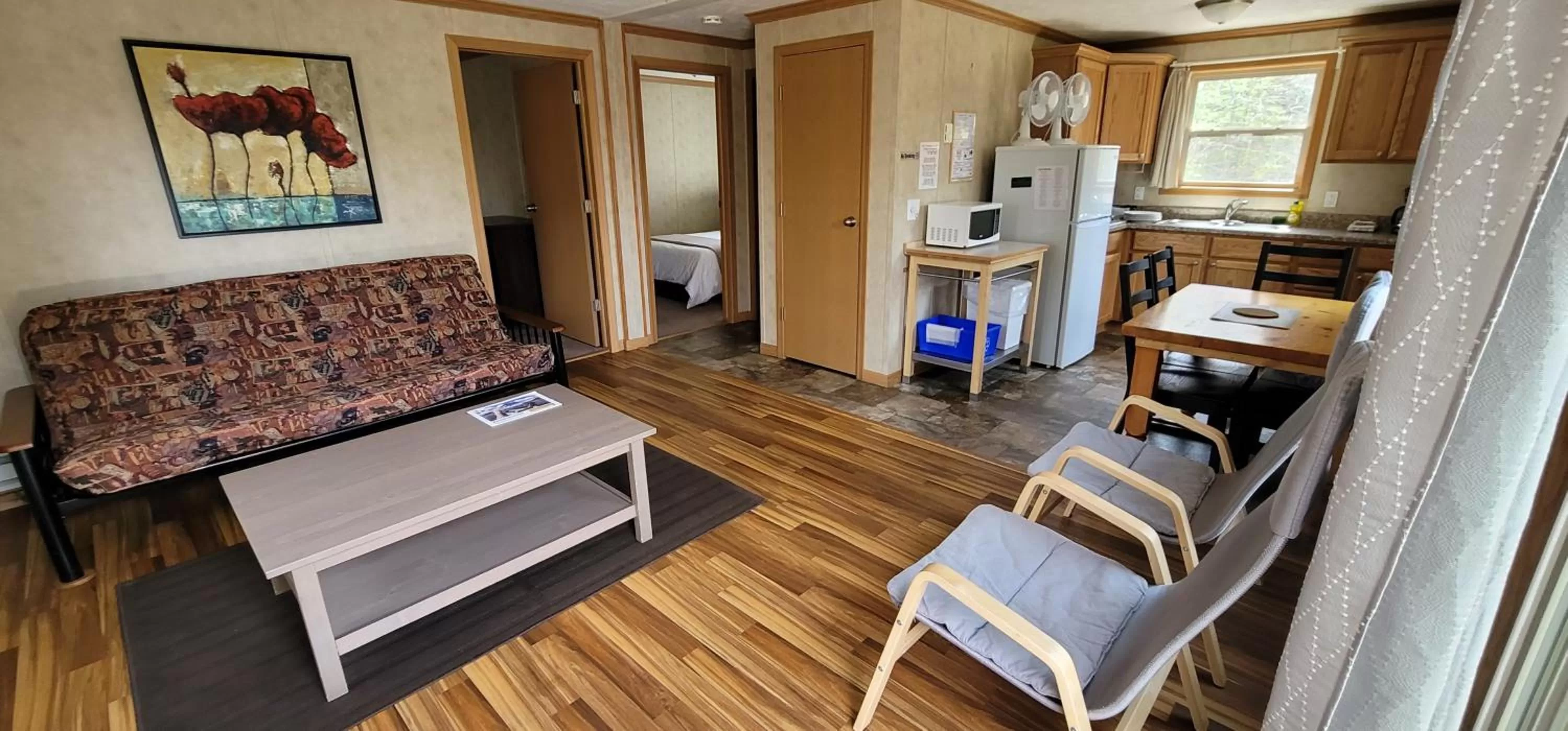 Seating area in Parkway Cottage Resort and Trading Post