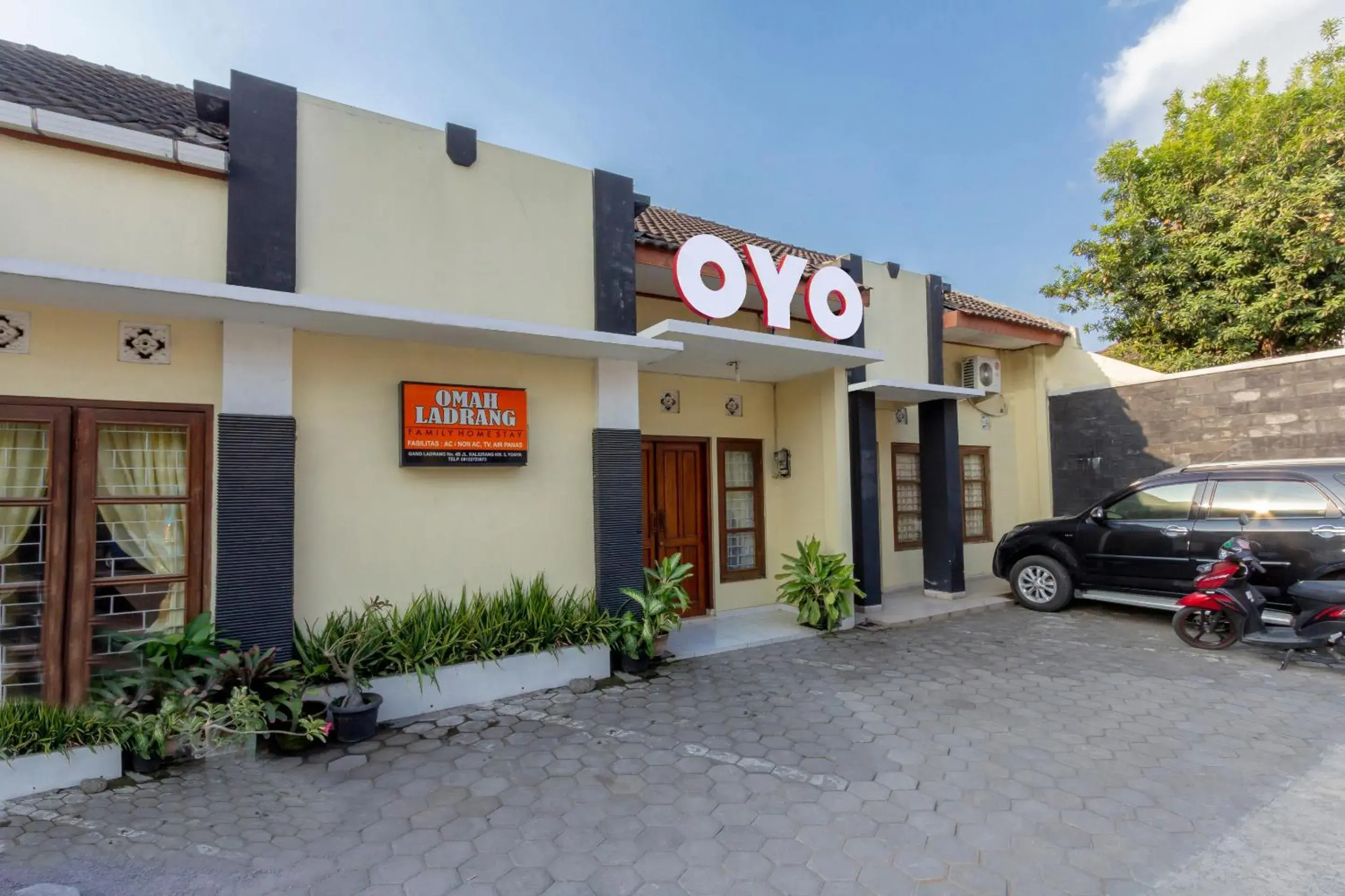 Facade/entrance, Property Building in SUPER OYO 1150 Omah Ladrang