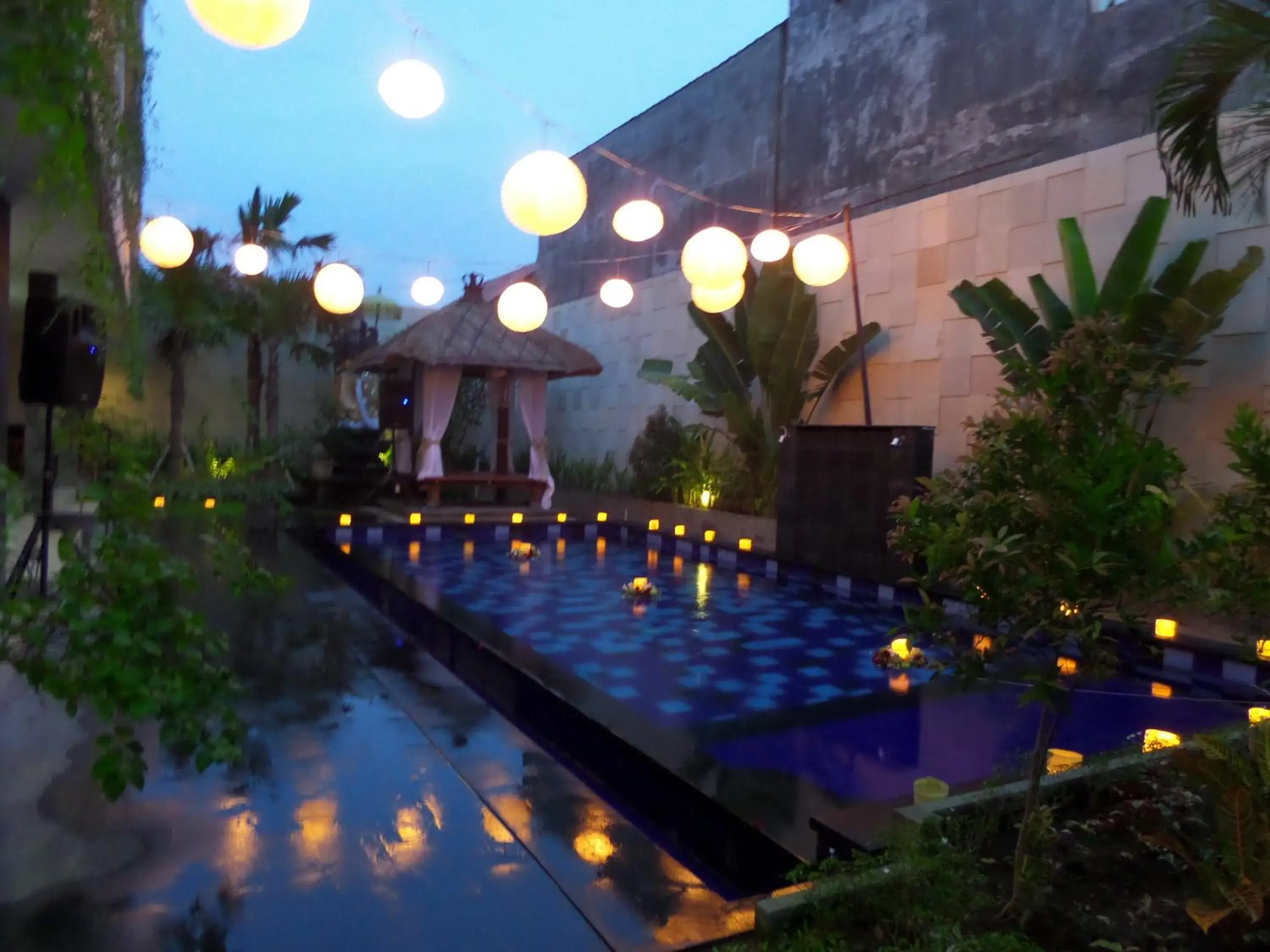 Swimming pool in Mansu Hotel and Spa Legian