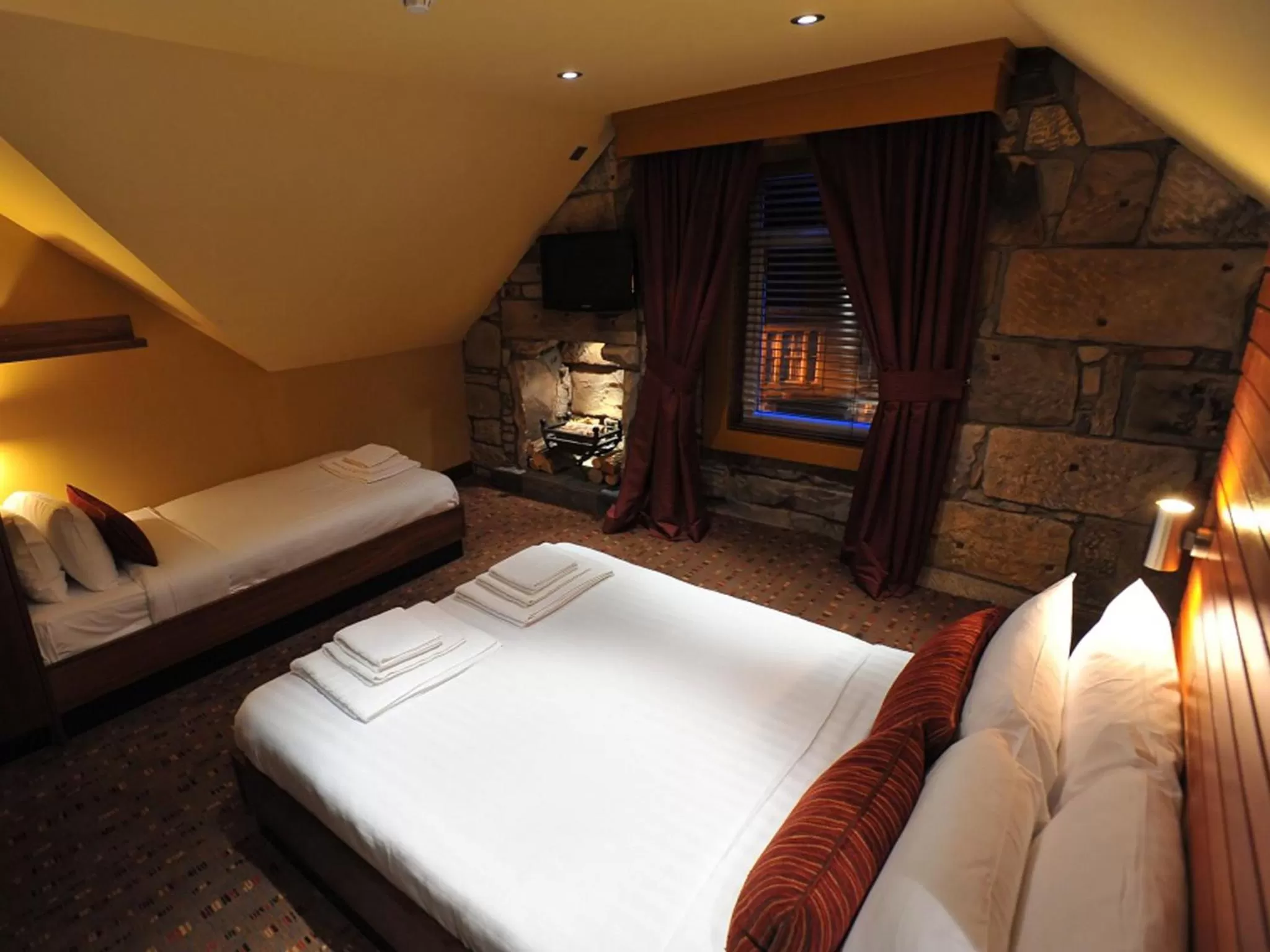 Photo of the whole room, Bed in The Commercial Hotel