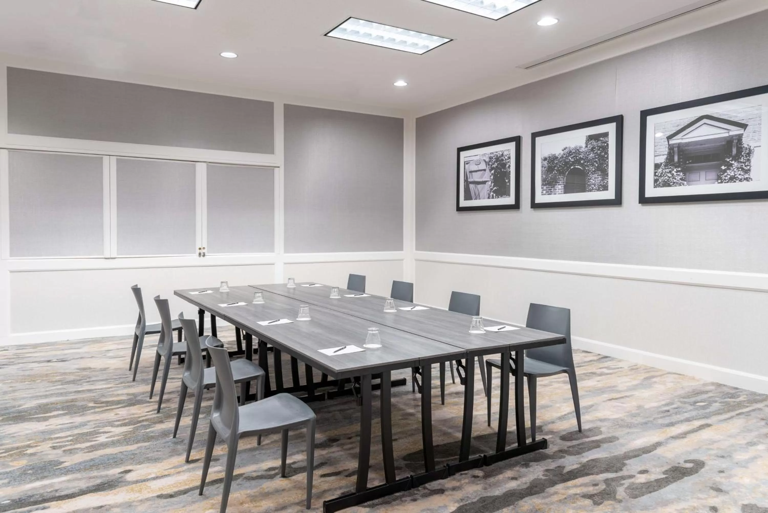 Meeting/conference room in Hilton Alexandria Mark Center