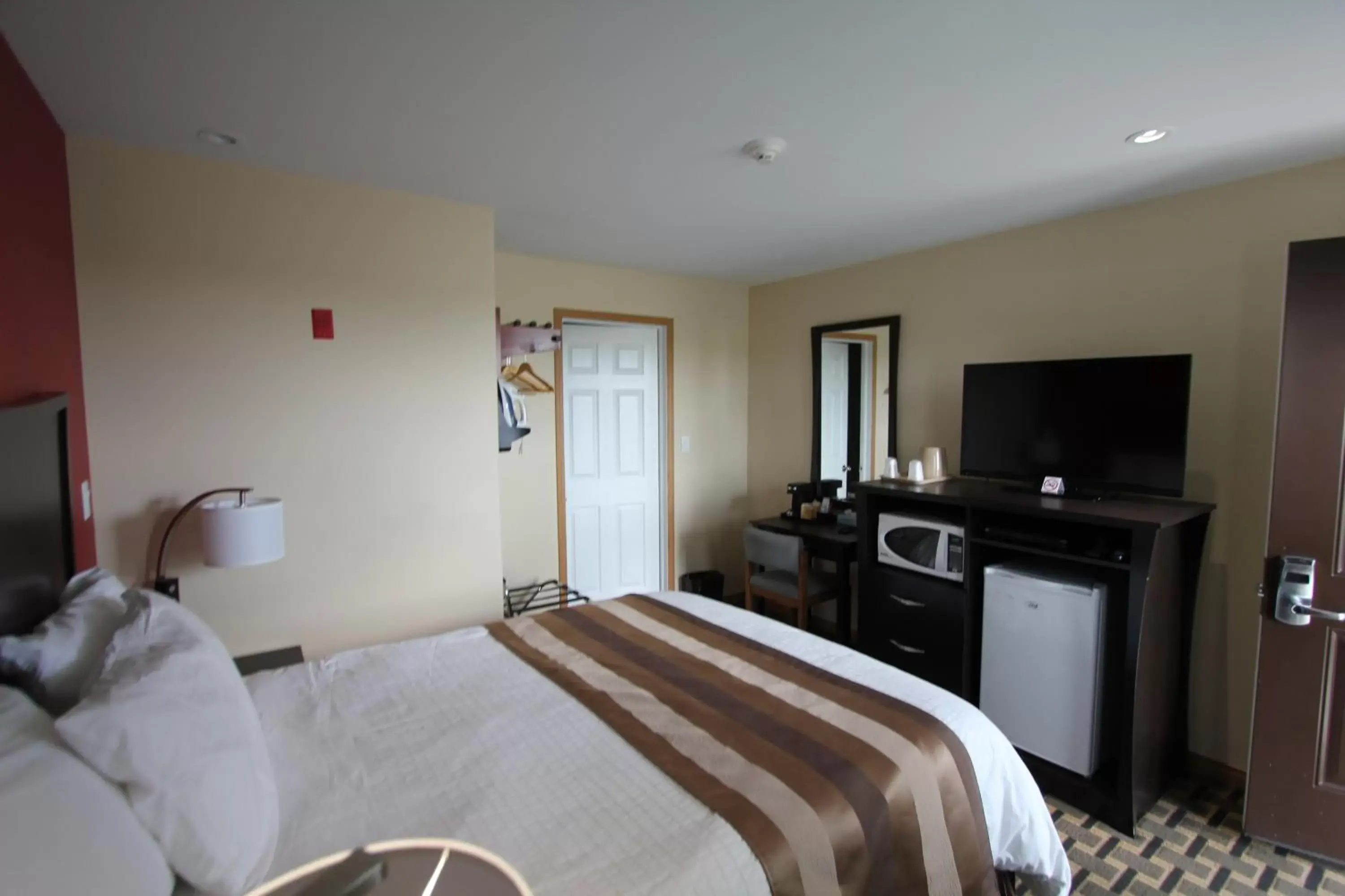 Queen Room in Masterson's Motel Queen Room in Masterson's Motel