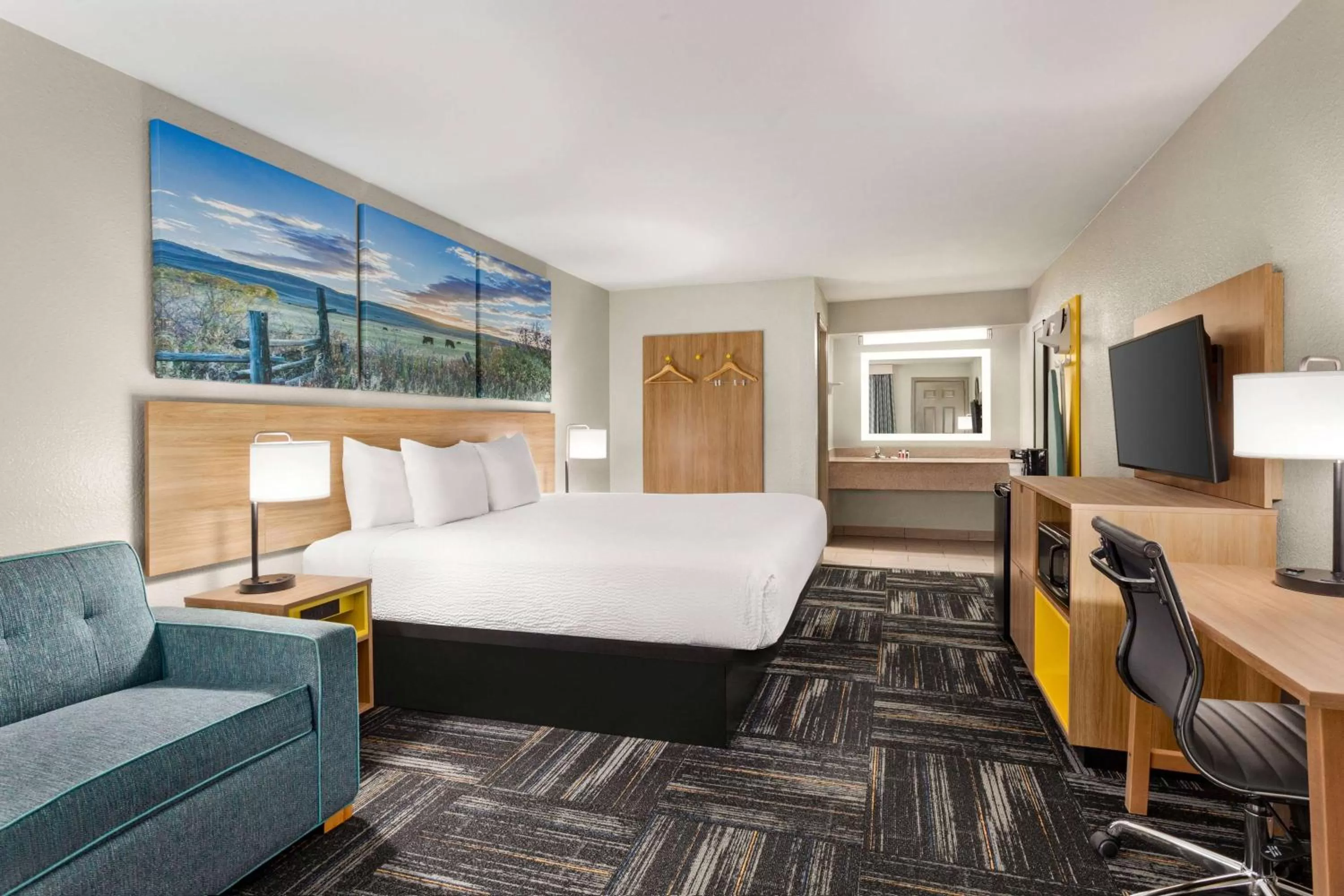 Bedroom, Bed in Days Inn by Wyndham Paris