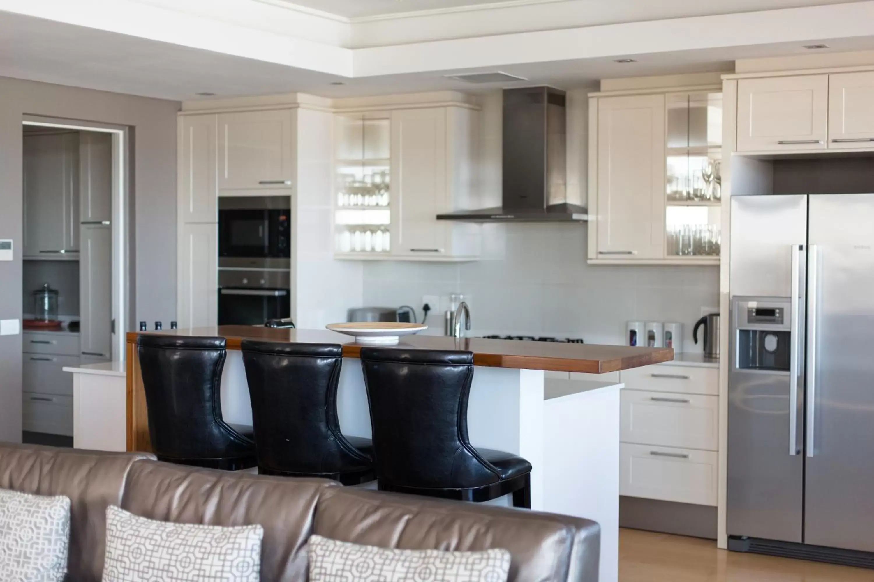 Kitchen or kitchenette, Kitchen/Kitchenette in The Residences at Crystal Towers