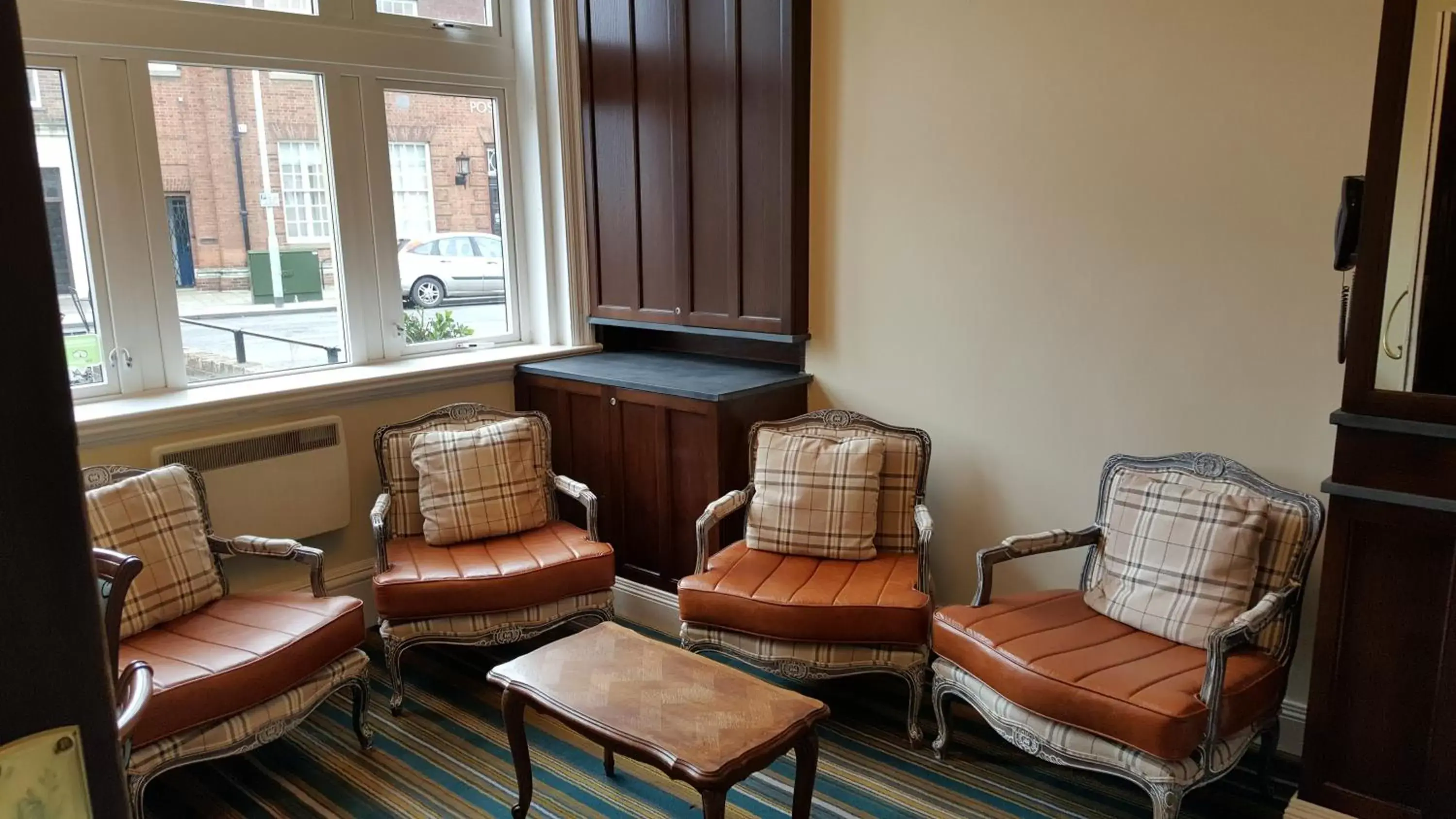 Lounge or bar, Seating Area in The Hippodrome Wetherspoon