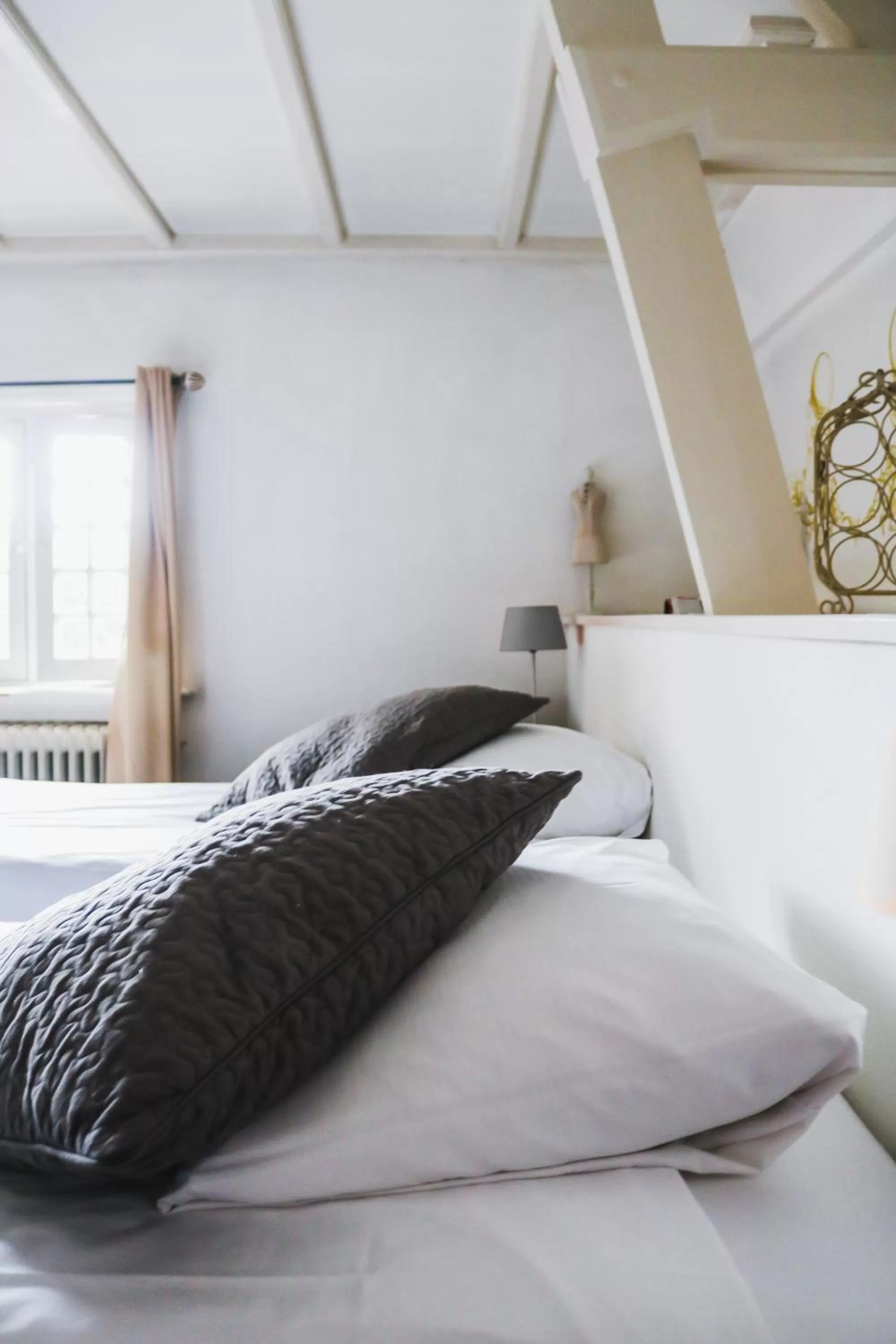 Photo of the whole room, Bed in Hotel Eethuys de Wormshoef