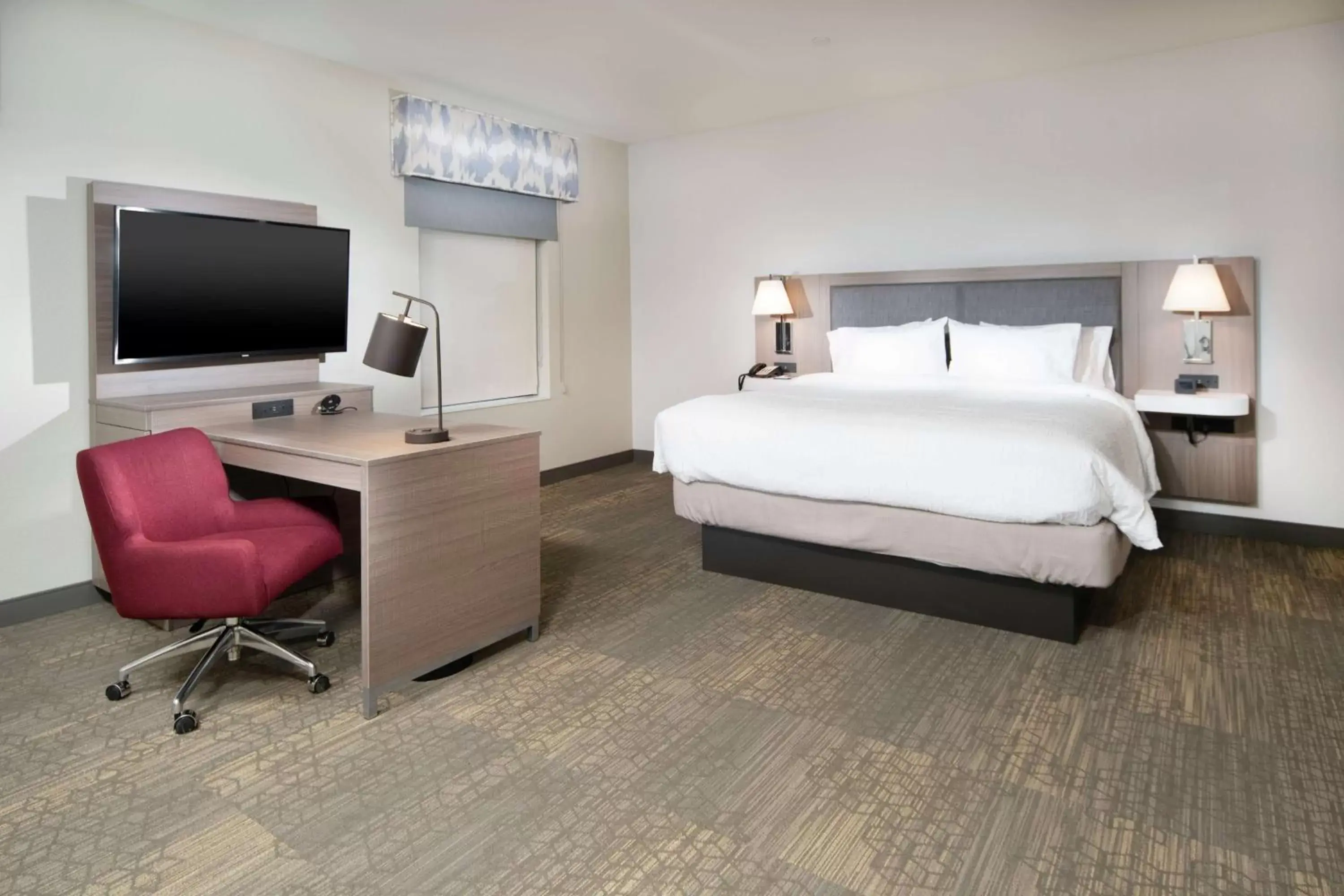 Bedroom, Bed in Hampton Inn & Suites Santa Maria