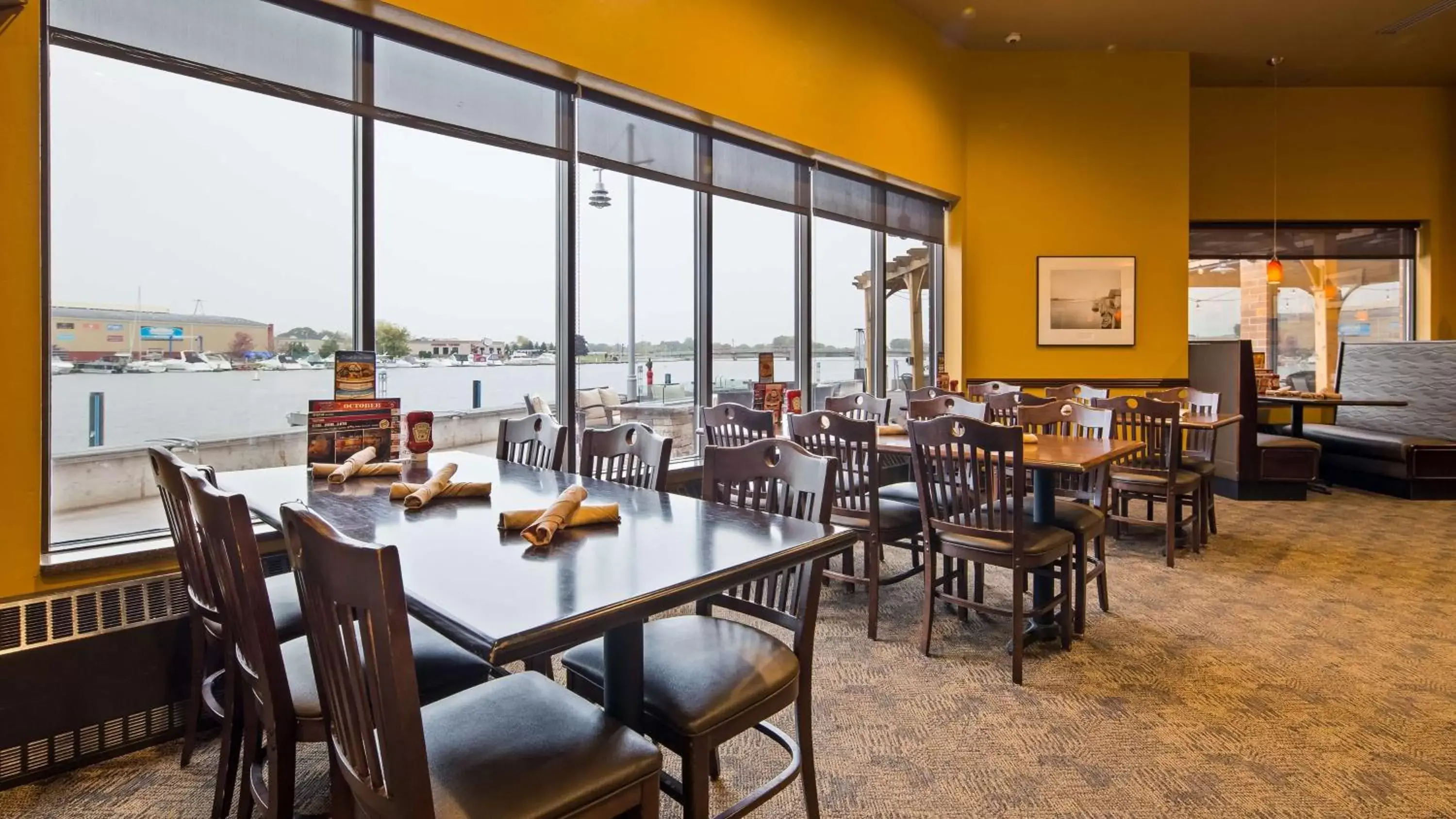 Restaurant/Places to Eat in Best Western Premier Waterfront Hotel & Convention Center