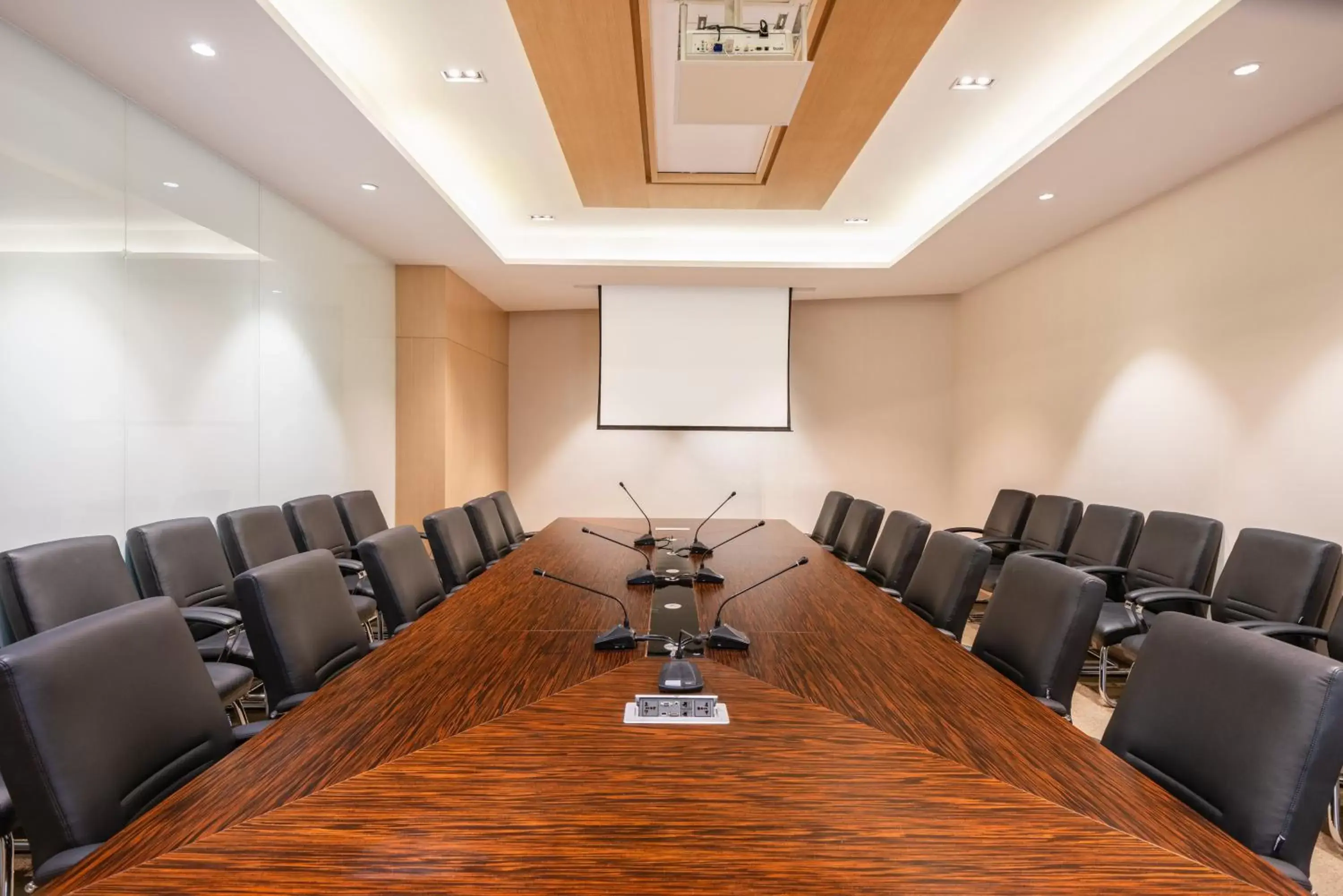 Meeting/conference room in Holiday Inn Express Shanghai Zhenping, an IHG Hotel