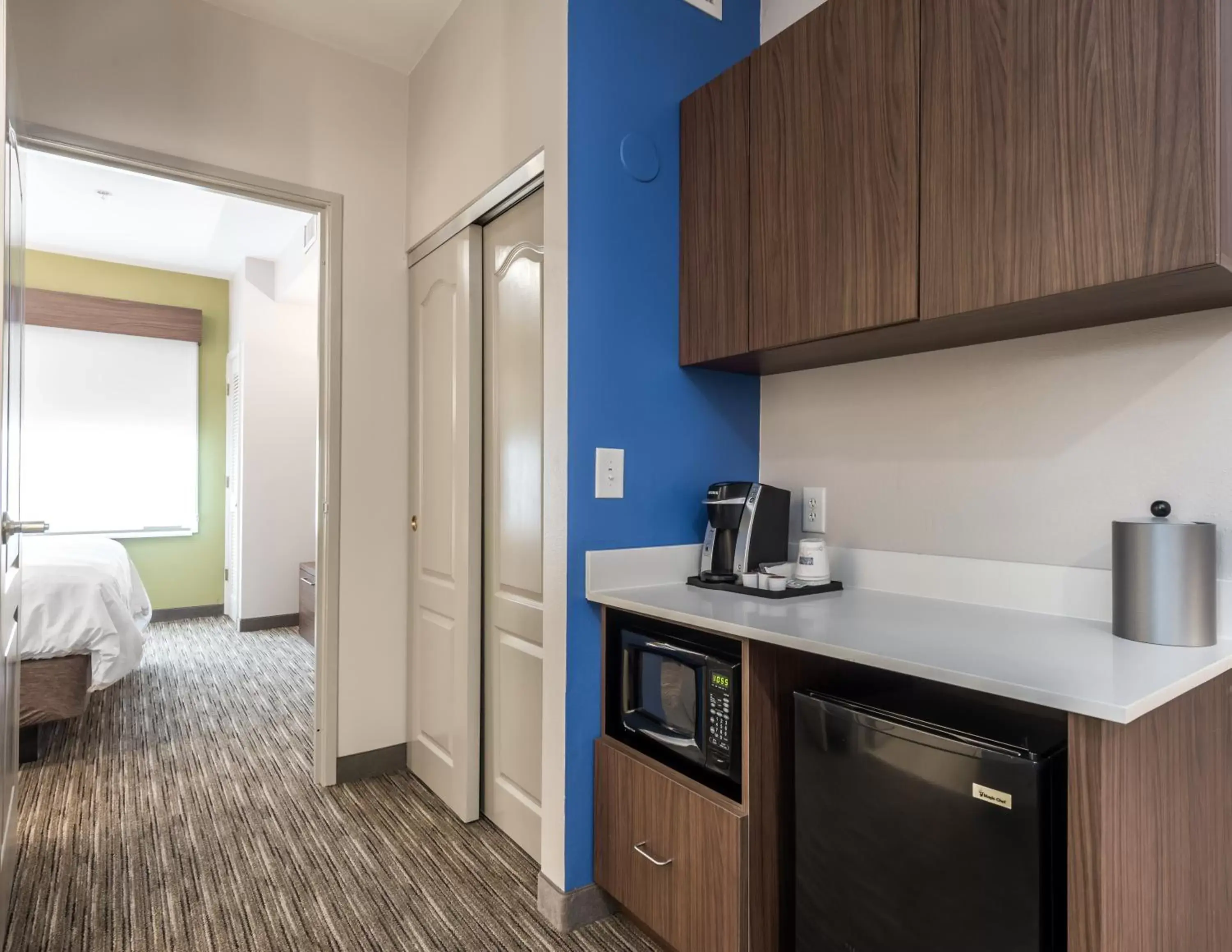 Photo of the whole room, Kitchen/Kitchenette in Holiday Inn Express Hotel & Suites Lagrange I-85, an IHG Hotel