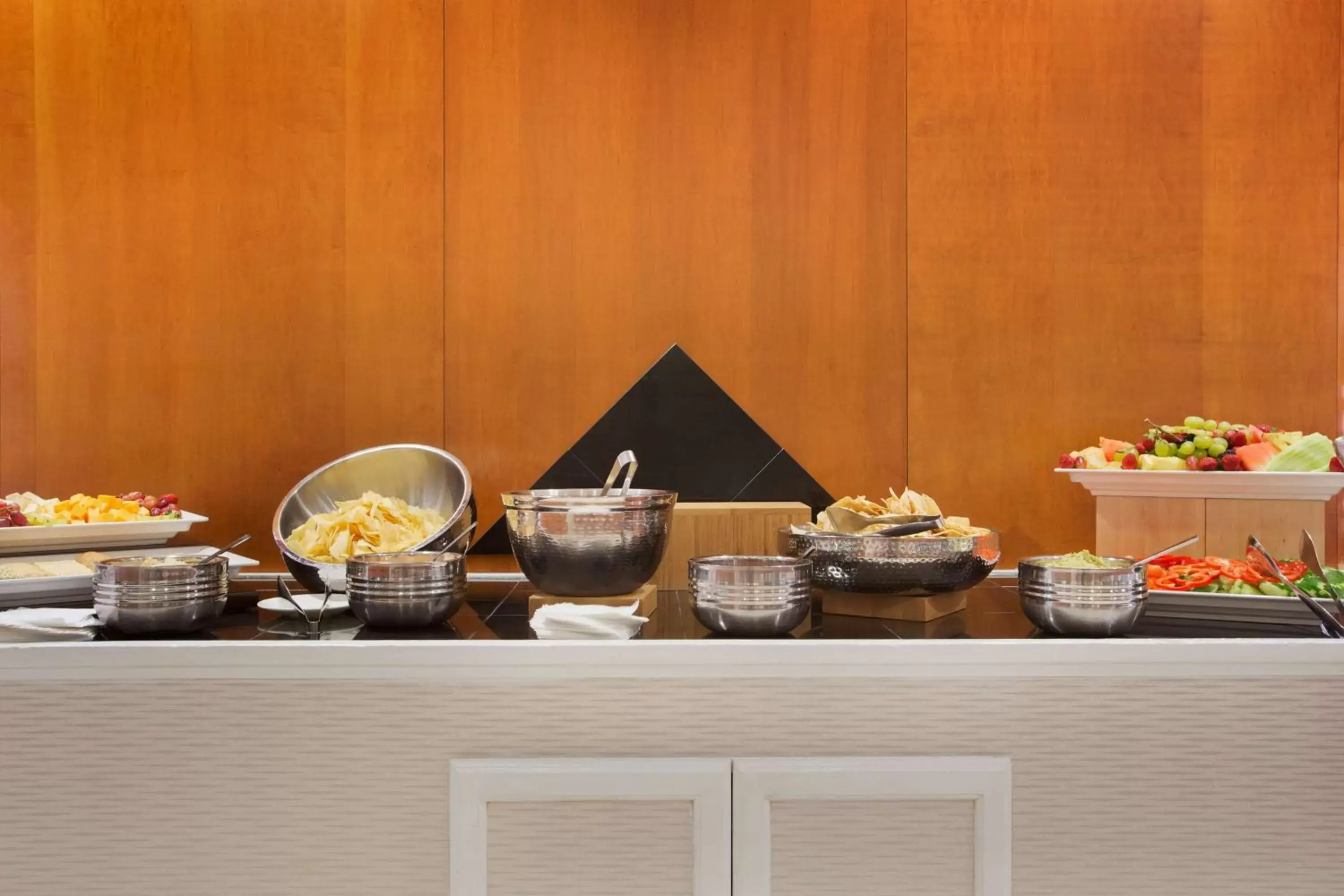 Restaurant/places to eat in Embassy Suites Newark - Wilmington/South Restaurant/places to eat in Embassy Suites Newark - Wilmington/South