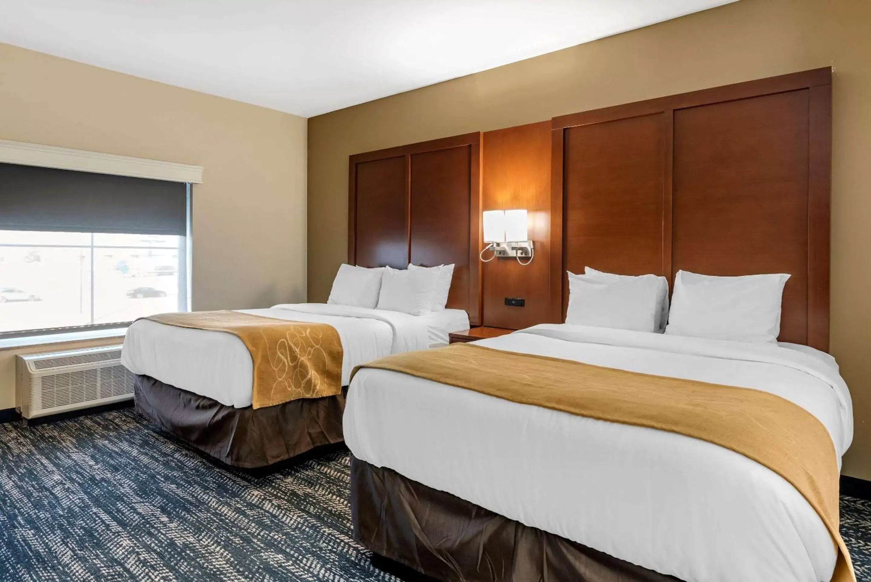Photo of the whole room, Bed in Comfort Suites West Memphis I-40 I-55