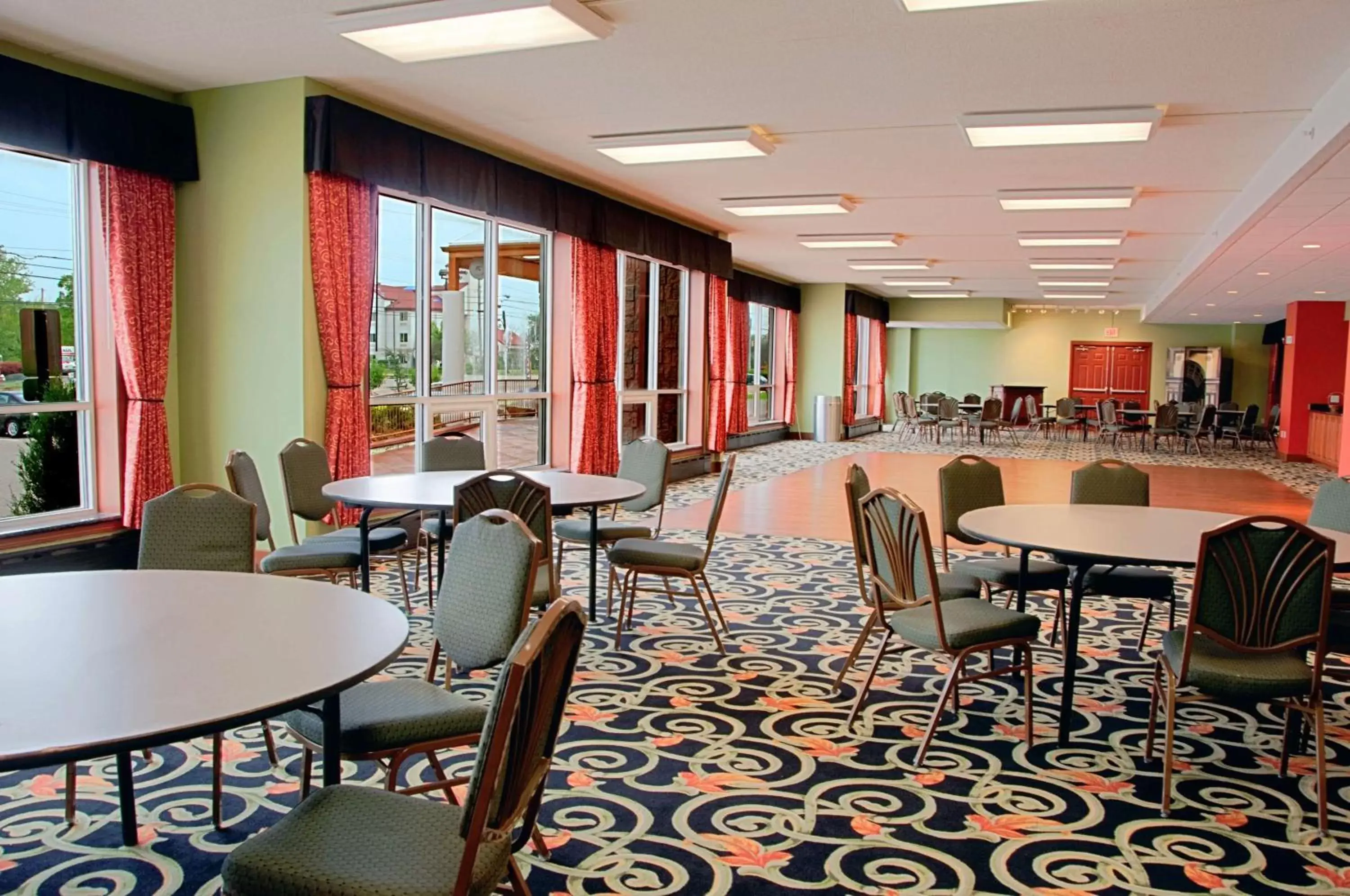 On site, Restaurant/Places to Eat in Best Western Plus Sandusky Hotel & Suites