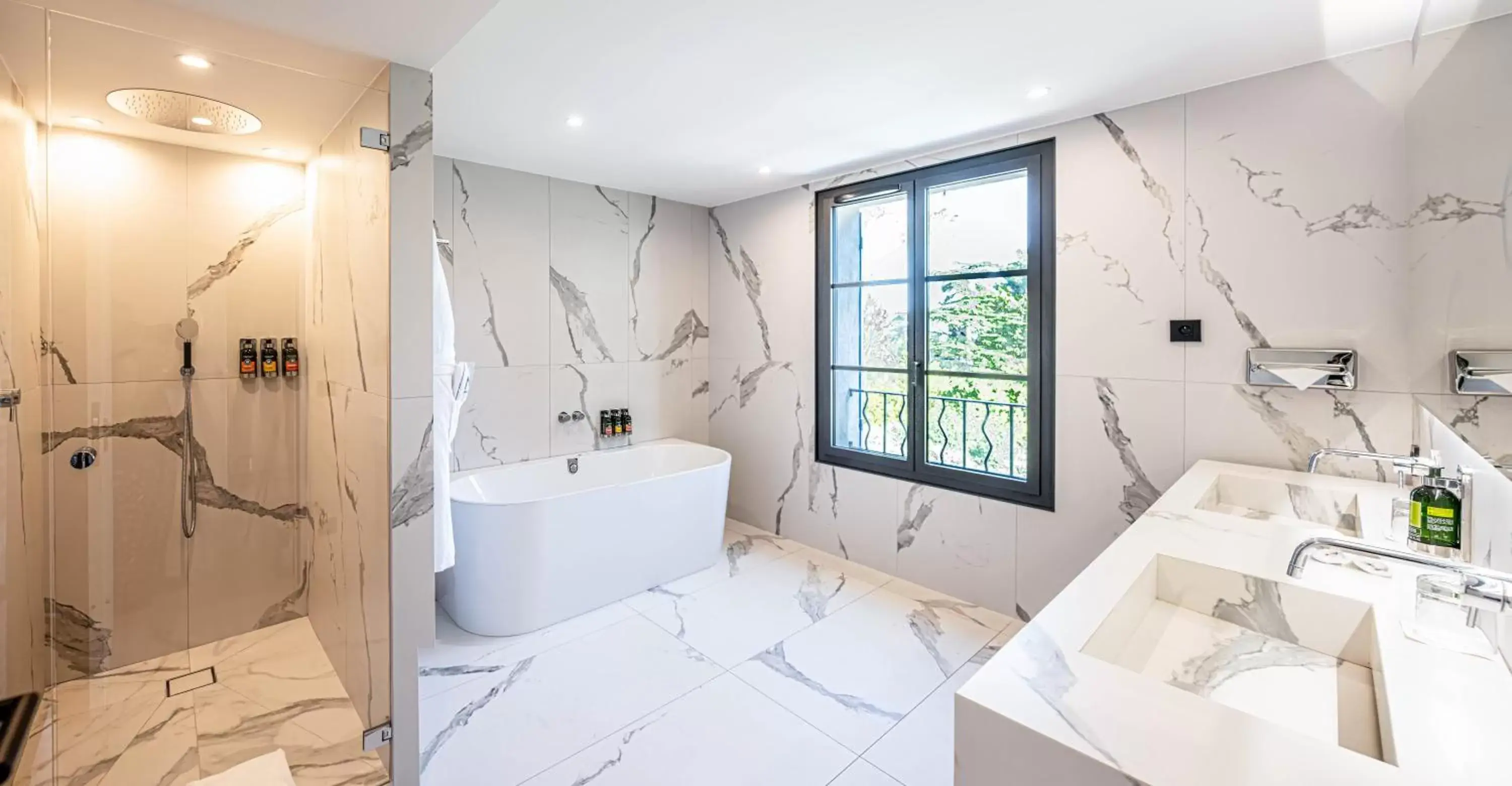 Bathroom in Le Vallon de Valrugues & Spa
