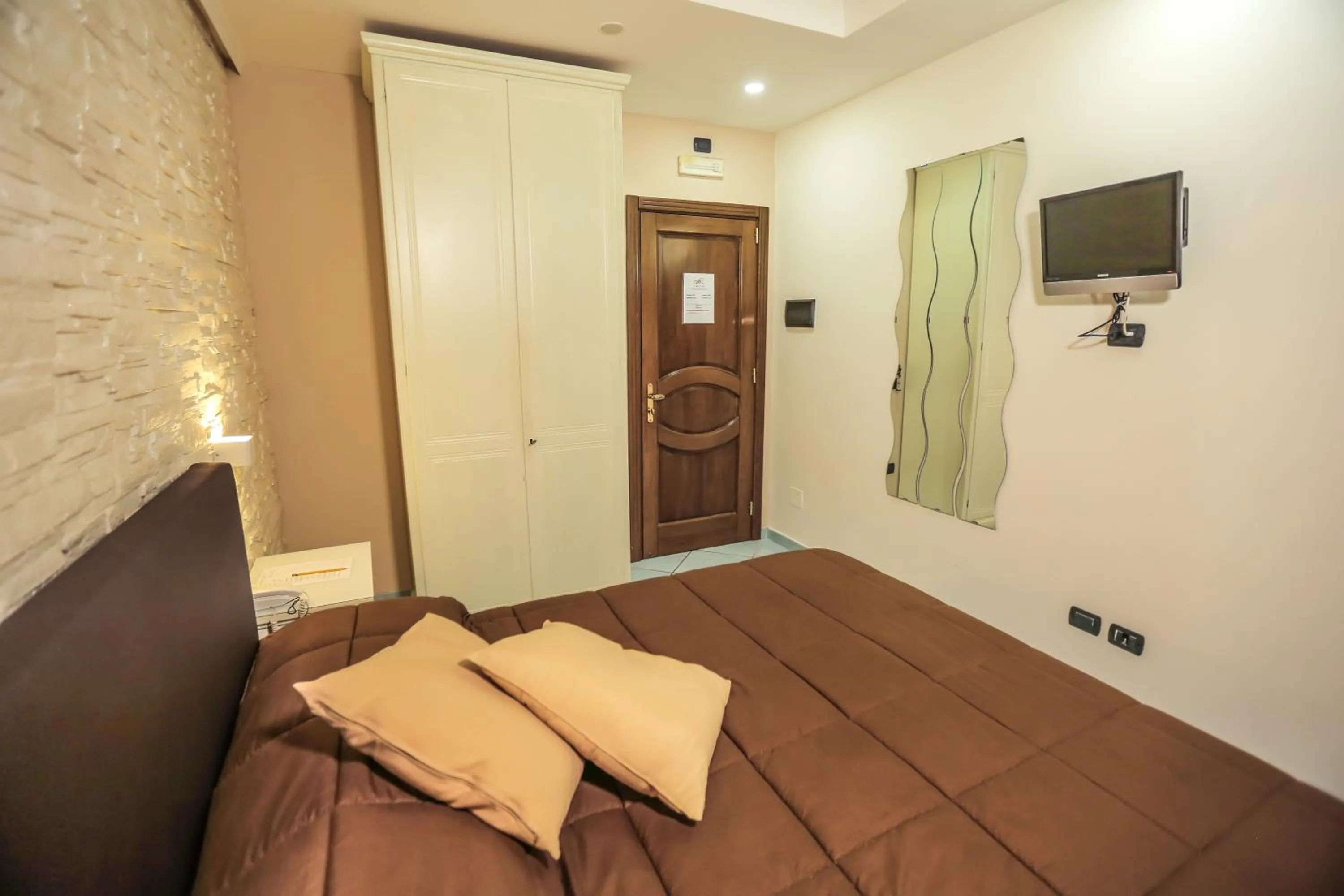 Double Room - Disability Access in Albergo Pompei Valley